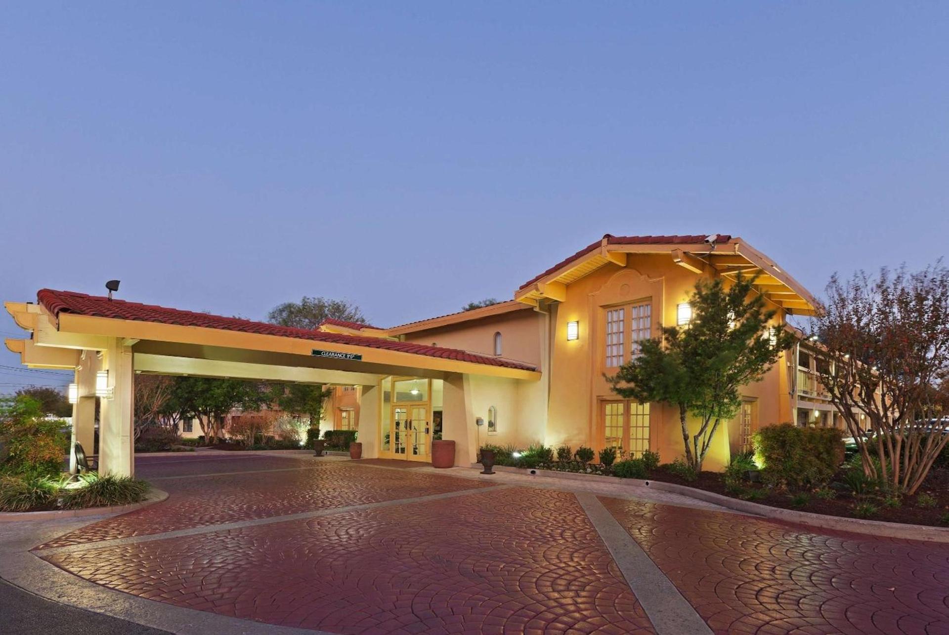 La Quinta Inn by Wyndham Austin Oltorf photo 31