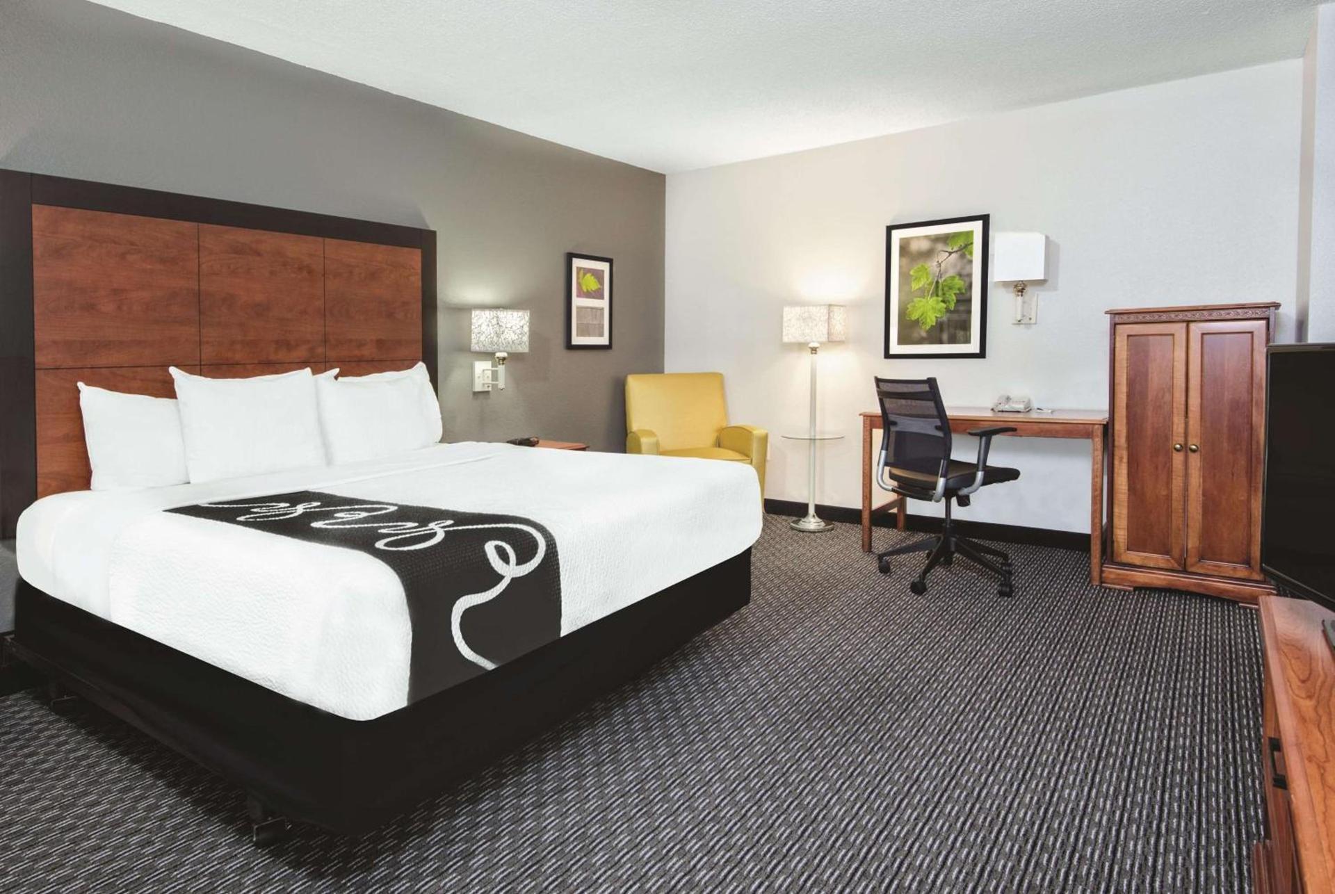 La Quinta Inn & Suites by Wyndham San Antonio Riverwalk photo 3