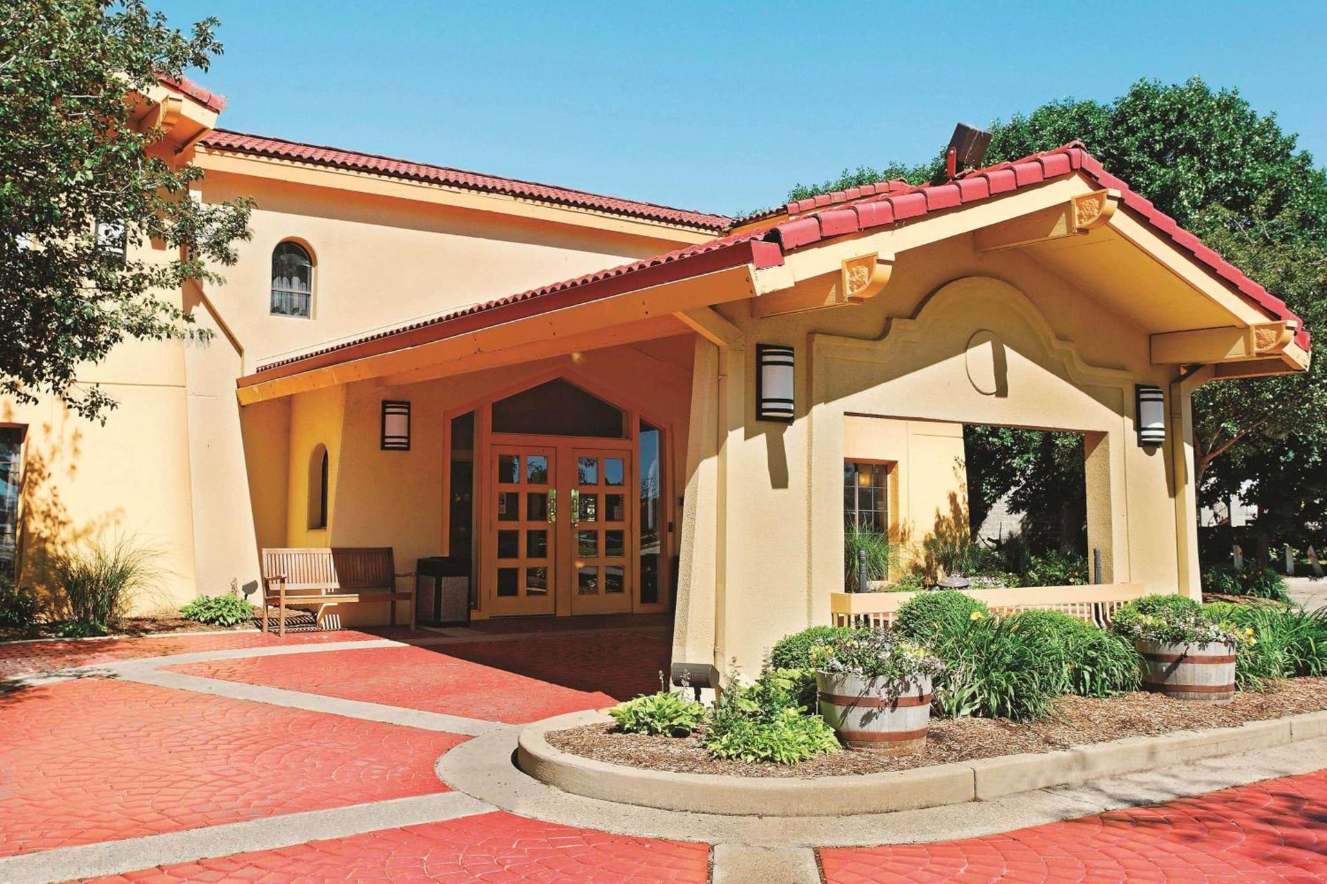 La Quinta Inn by Wyndham Champaign photo 2