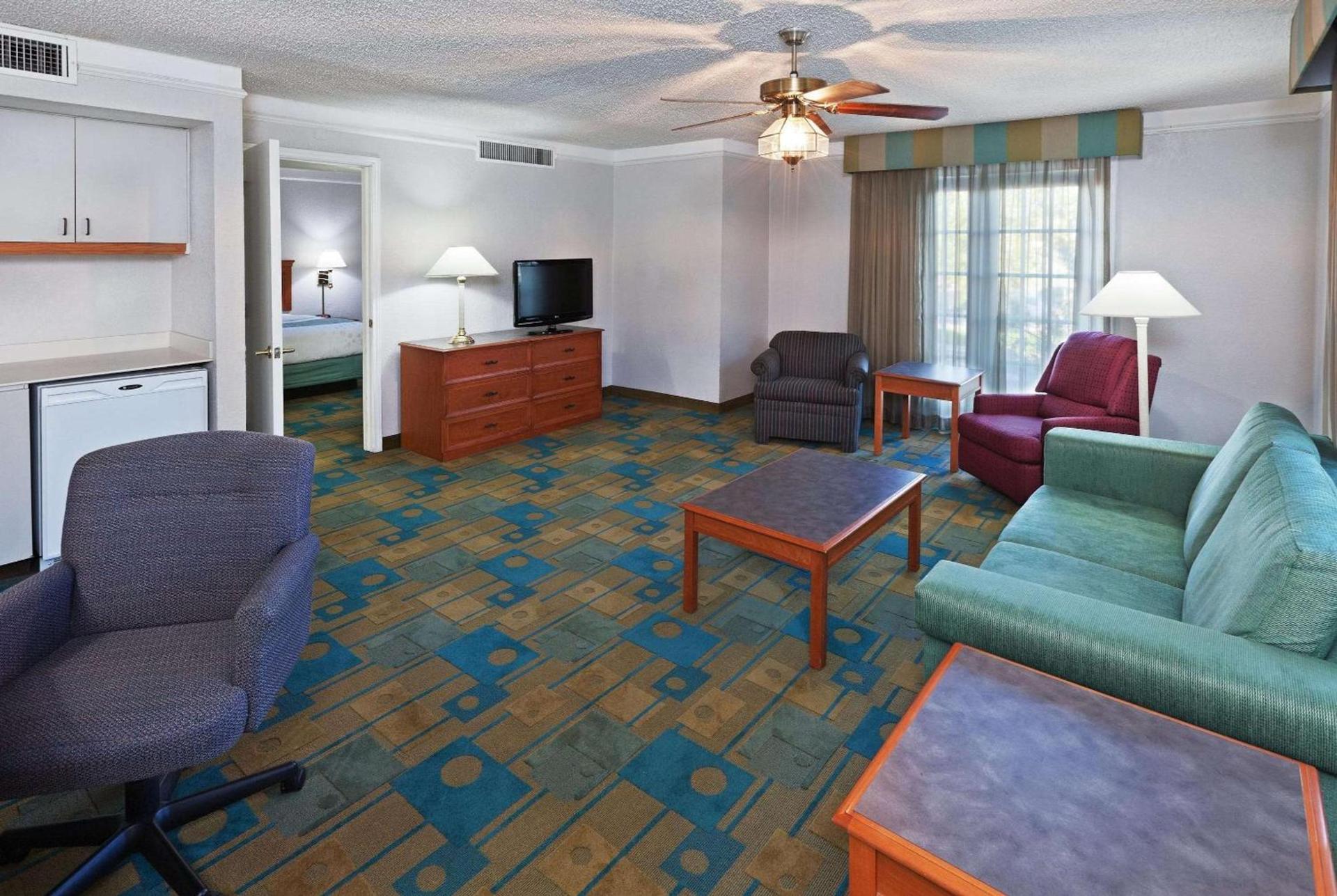 La Quinta Inn by Wyndham Austin Oltorf photo 24