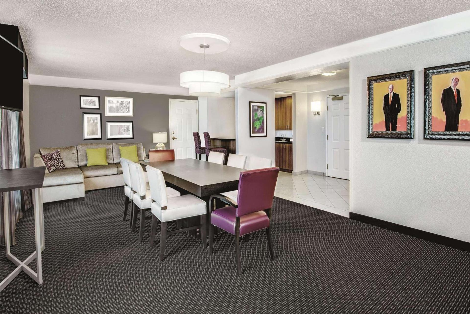 La Quinta Inn & Suites by Wyndham San Antonio Riverwalk photo 35