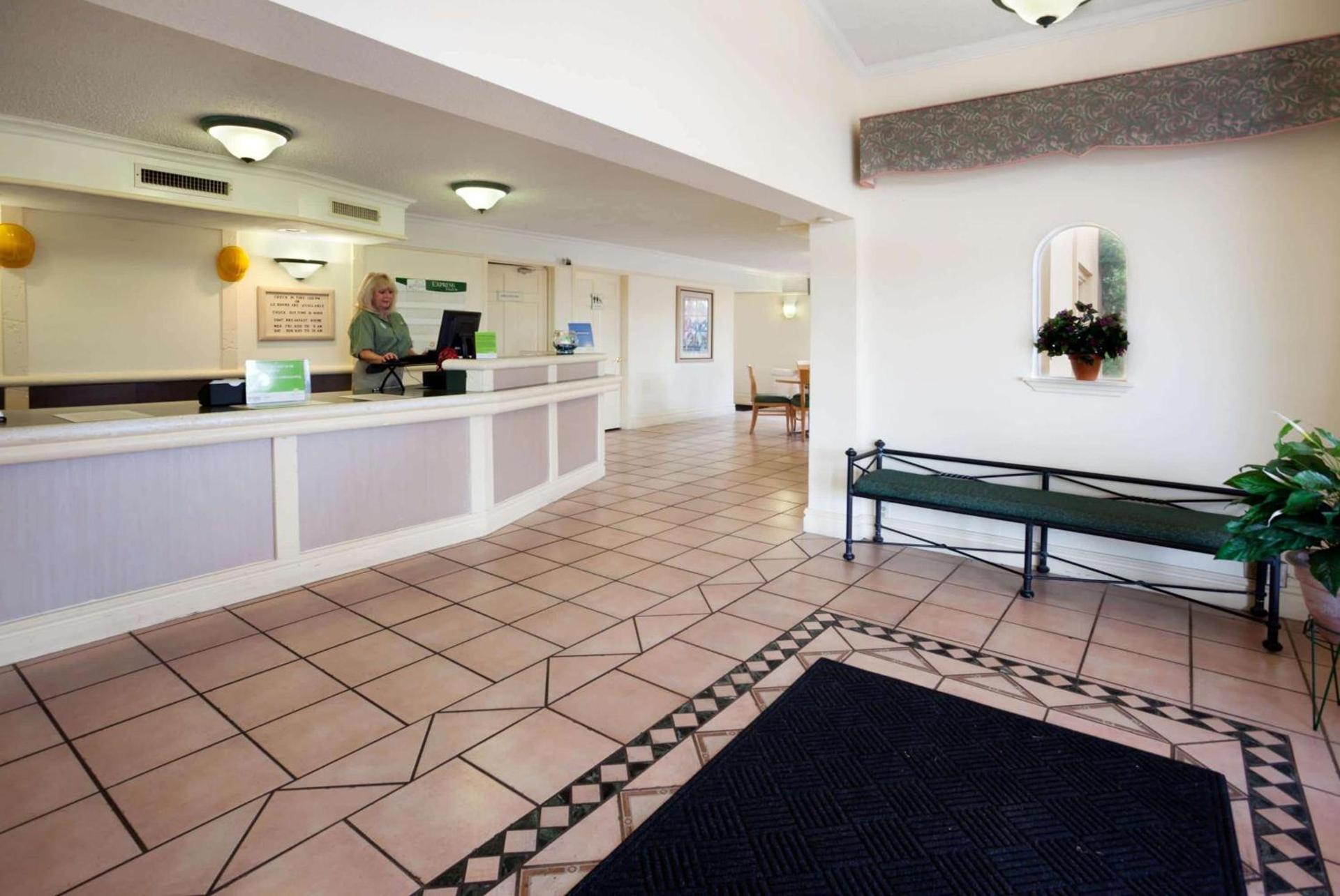 La Quinta Inn by Wyndham Austin Oltorf photo 6
