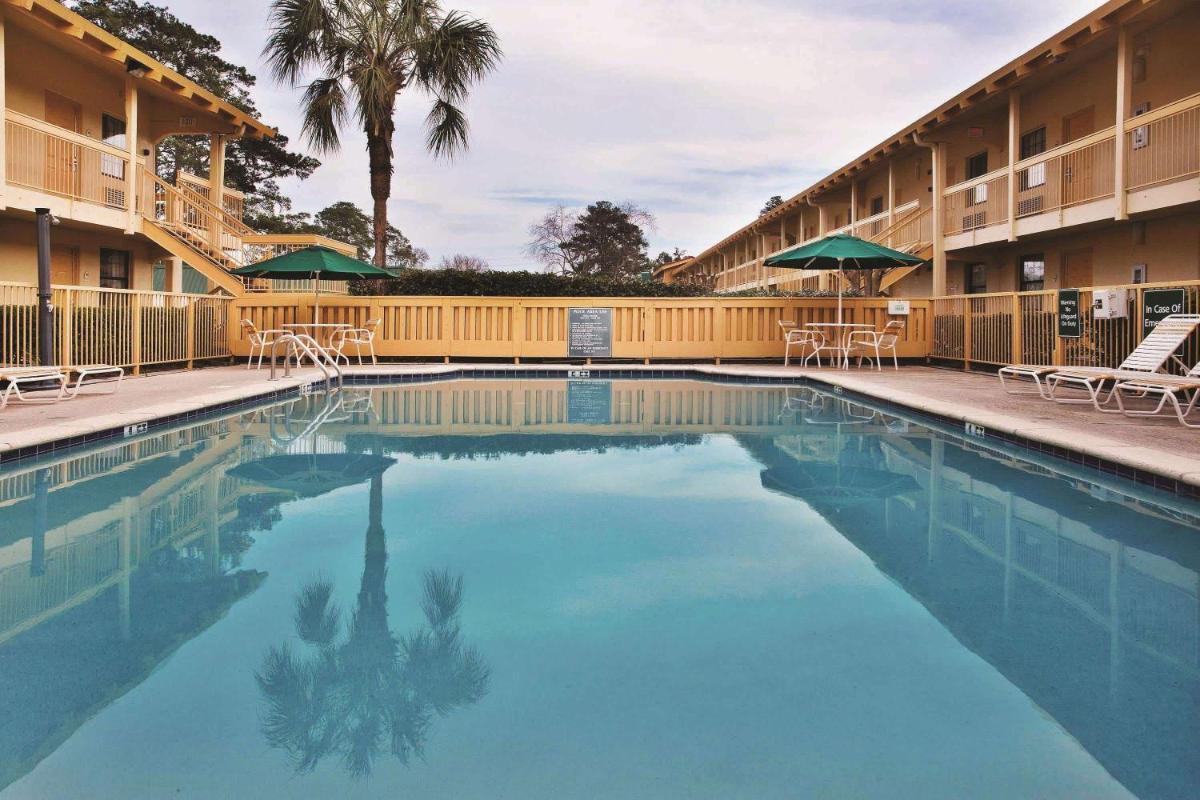 La Quinta Inn by Wyndham Savannah Midtown photo 8