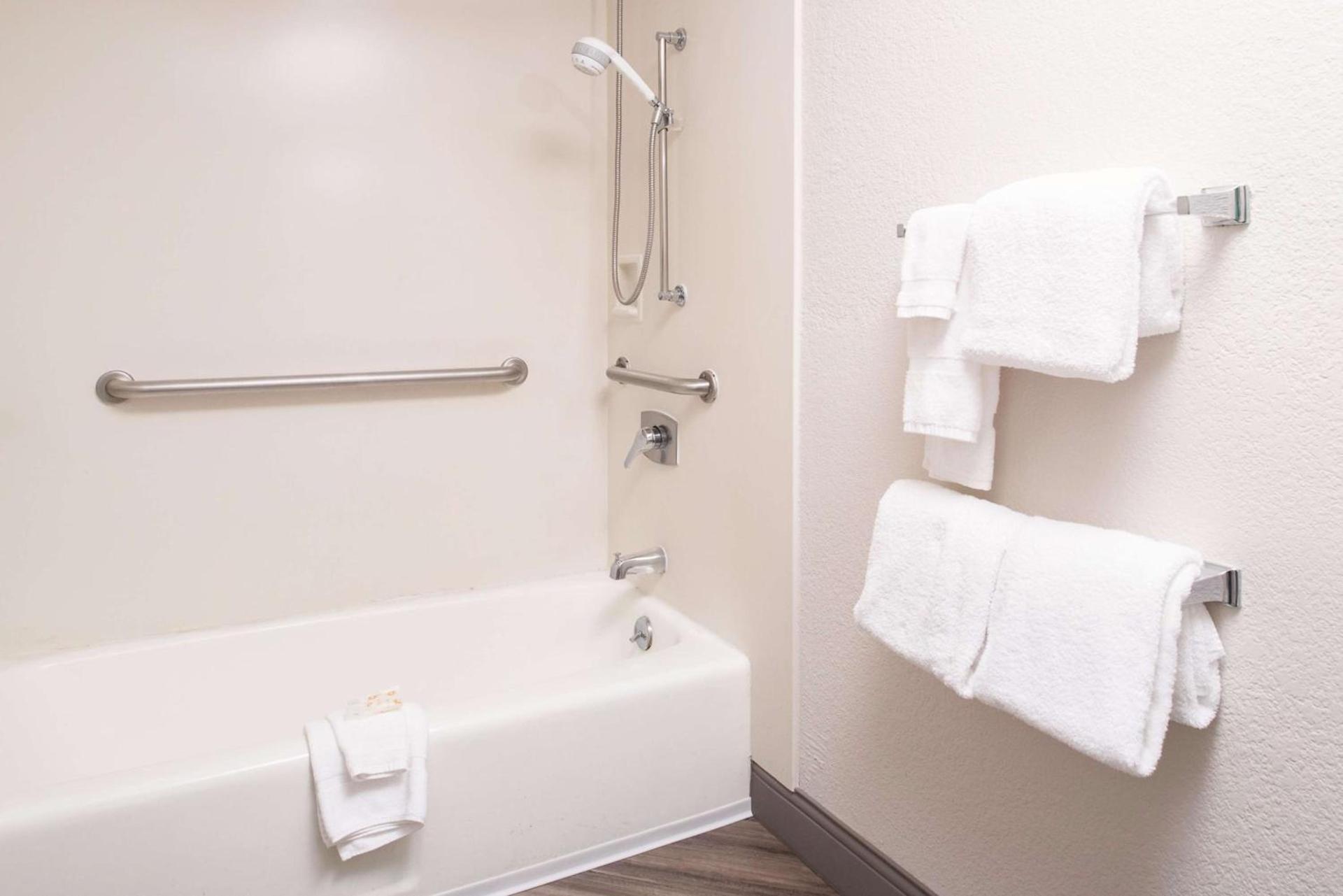La Quinta by Wyndham DFW Airport South / Irving photo 13