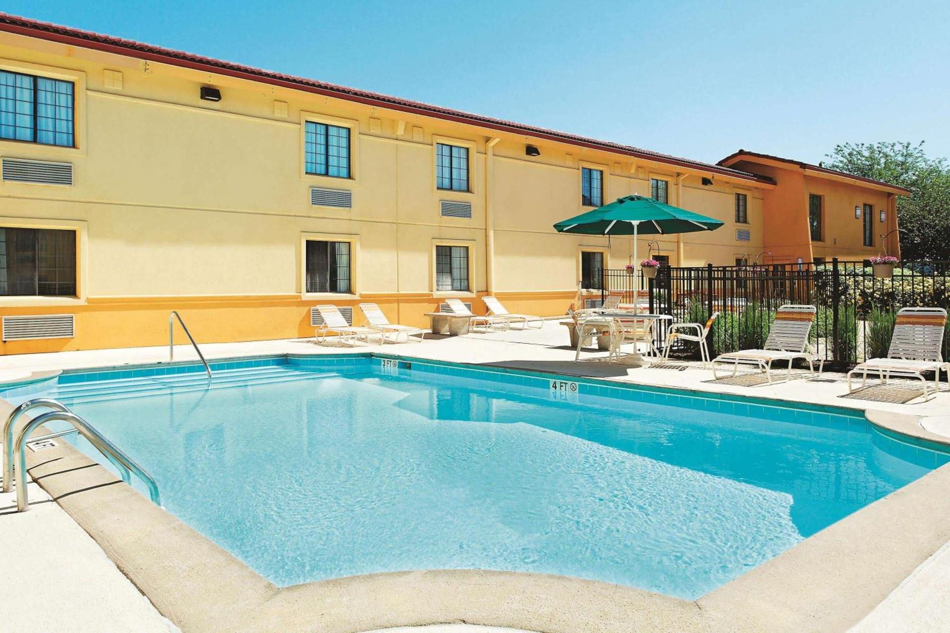 La Quinta Inn by Wyndham Champaign photo 8