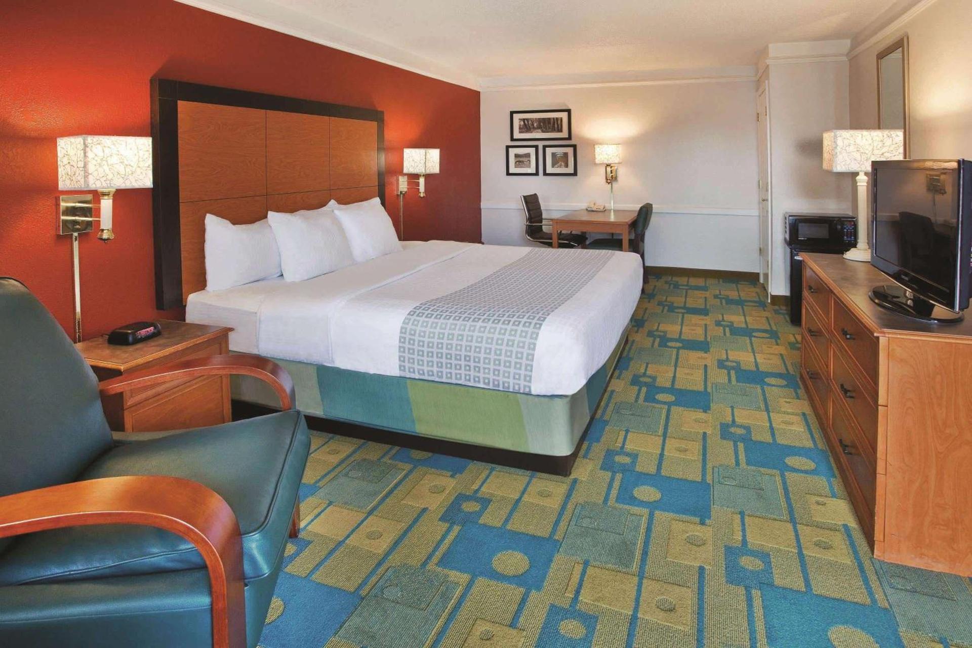 La Quinta Inn by Wyndham Savannah Midtown photo 10