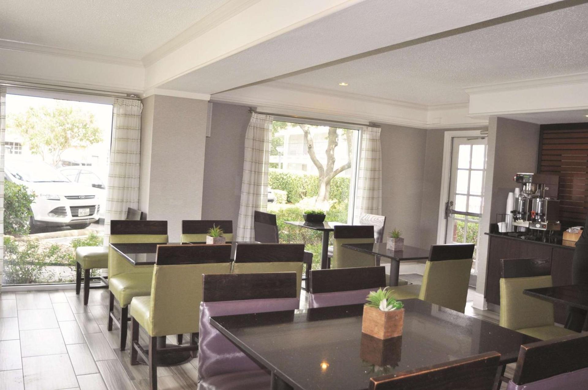 La Quinta Inn by Wyndham Dallas Uptown photo 82