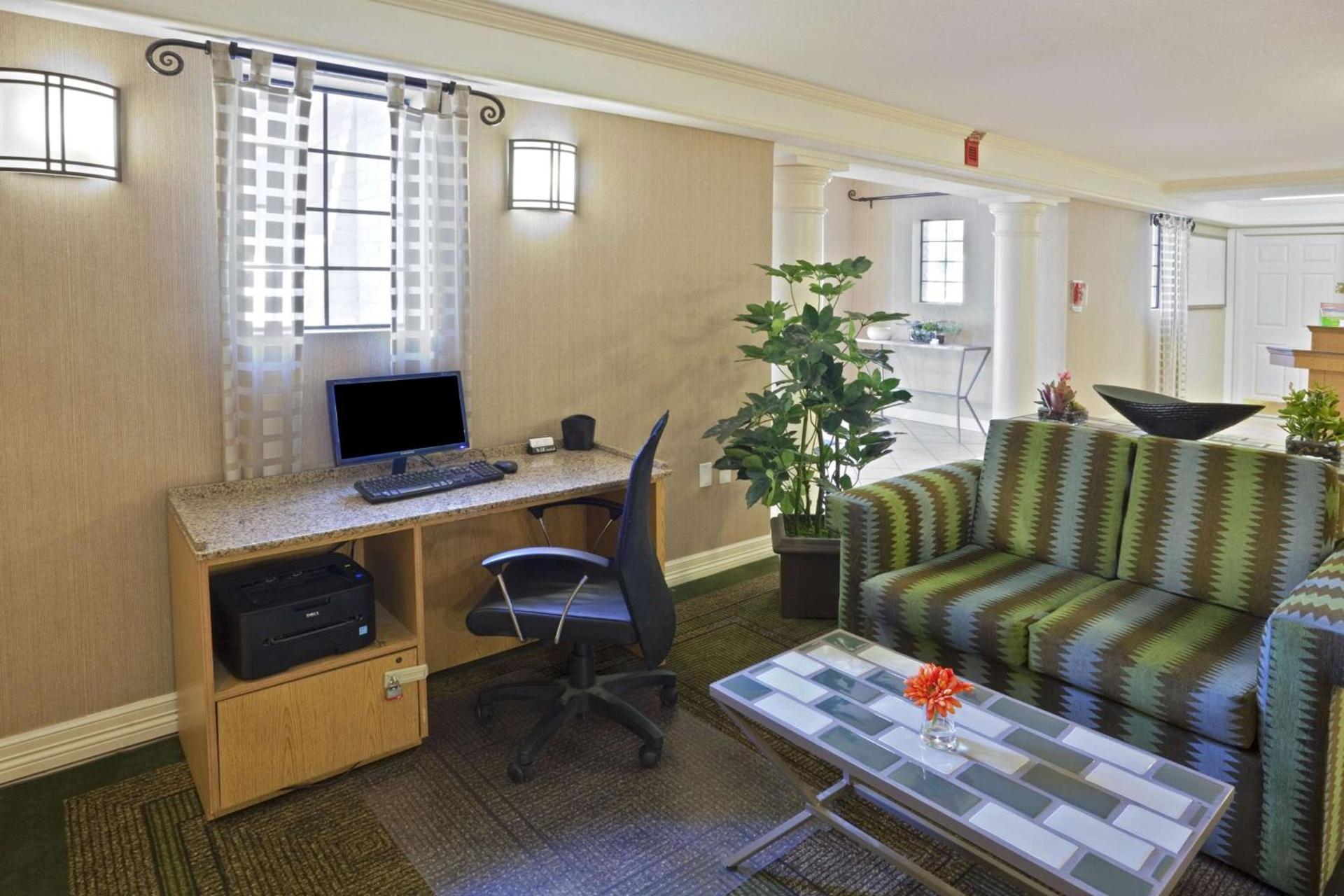 La Quinta Inn by Wyndham Phoenix Sky Harbor Airport photo 35