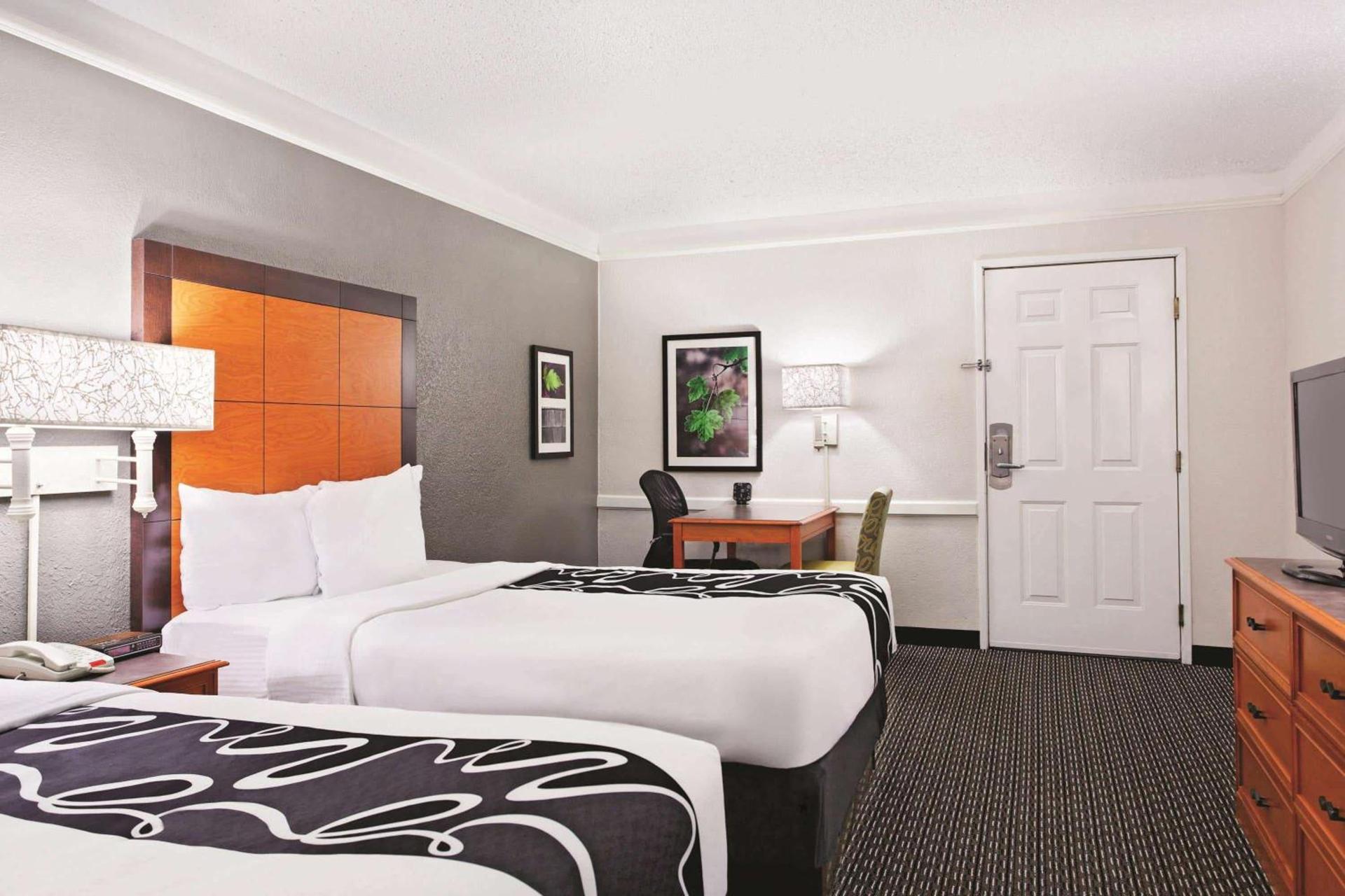 La Quinta Inn by Wyndham Champaign photo 12