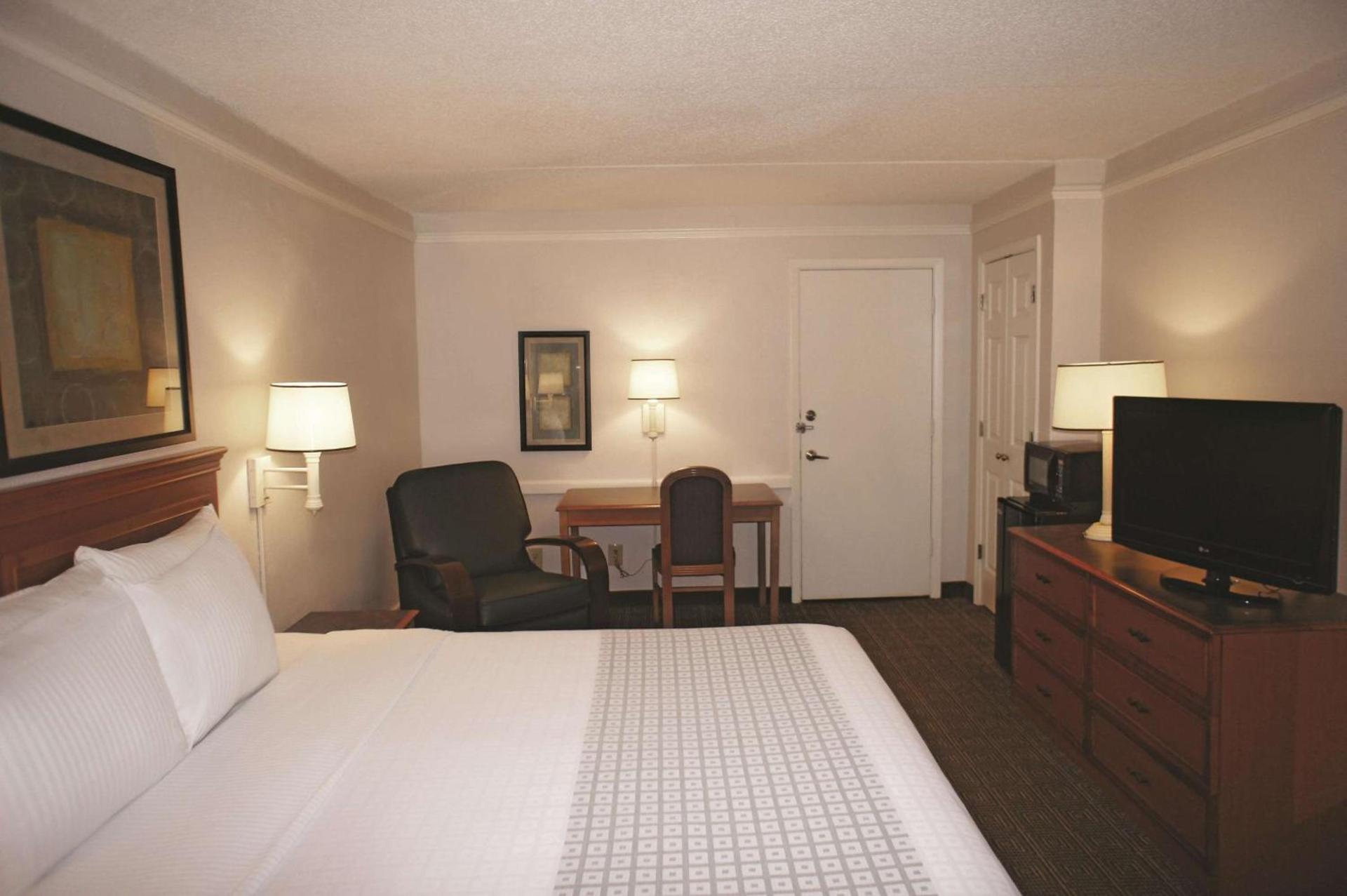 La Quinta Inn by Wyndham Tallahassee North photo 16