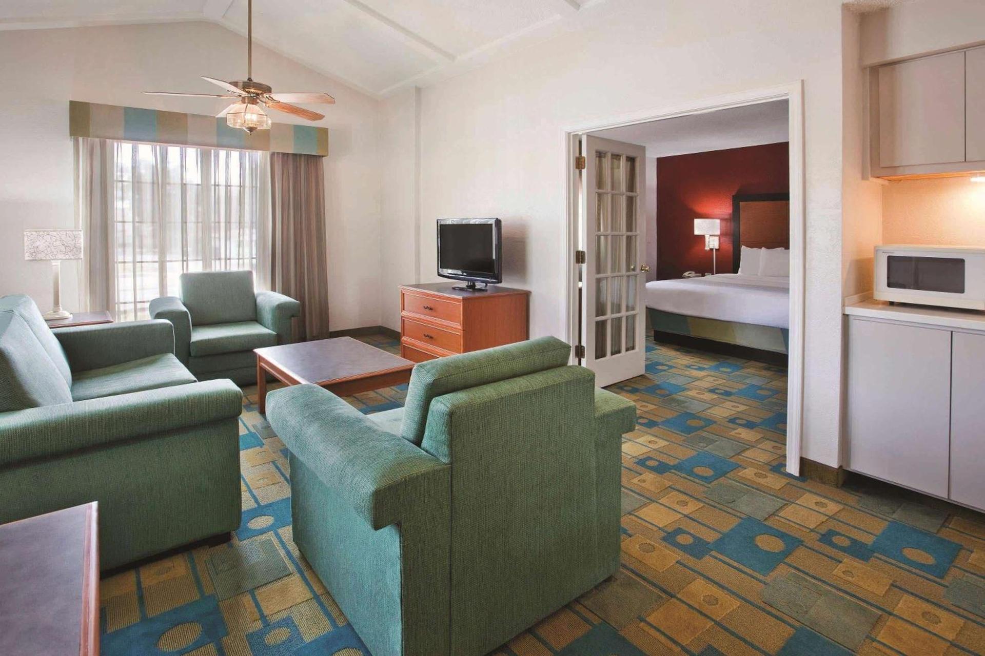 La Quinta Inn by Wyndham Savannah Midtown photo 15