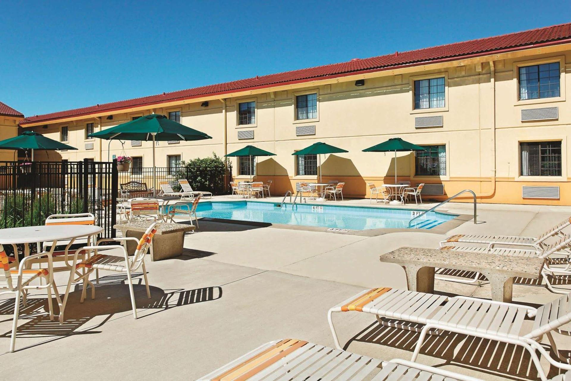 La Quinta Inn by Wyndham Champaign photo 7
