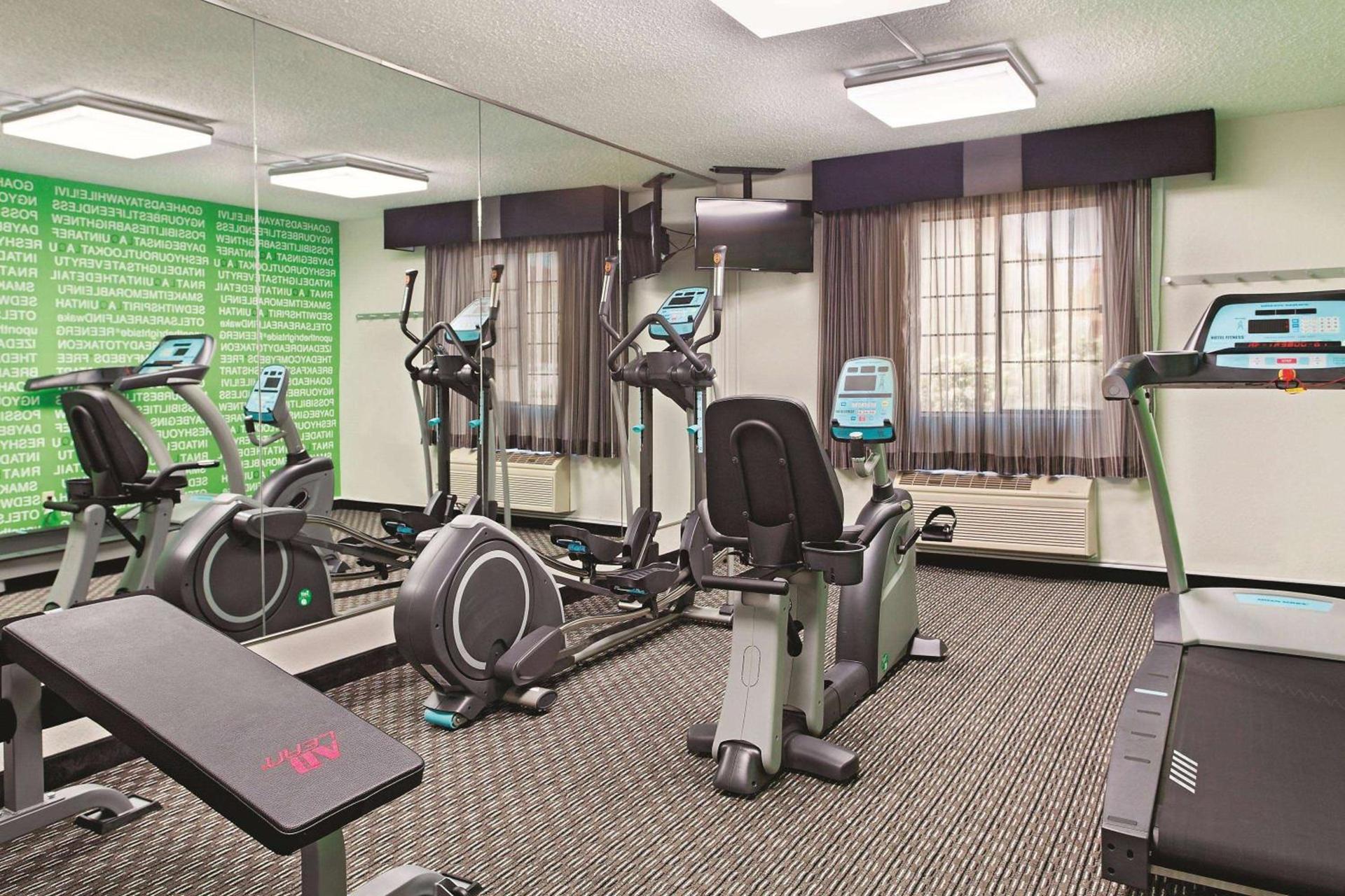 La Quinta Inn by Wyndham Champaign photo 9