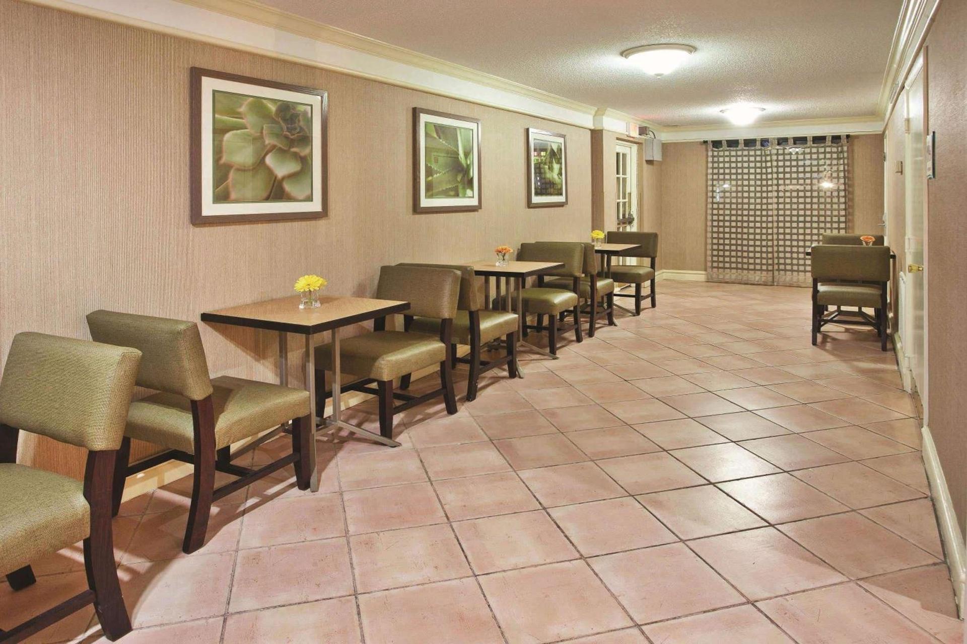 La Quinta Inn by Wyndham Savannah Midtown photo 18