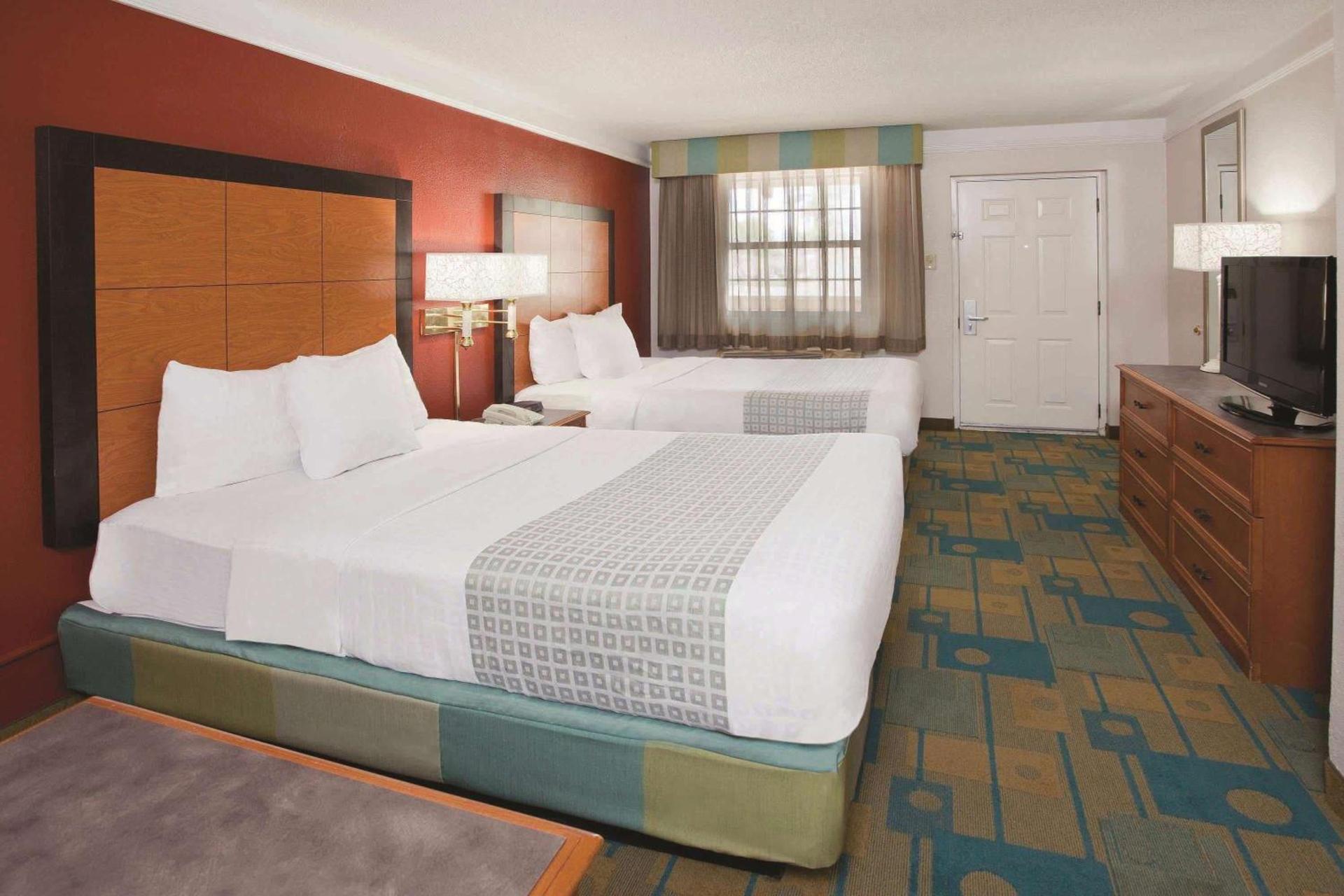 La Quinta Inn by Wyndham Savannah Midtown photo 9