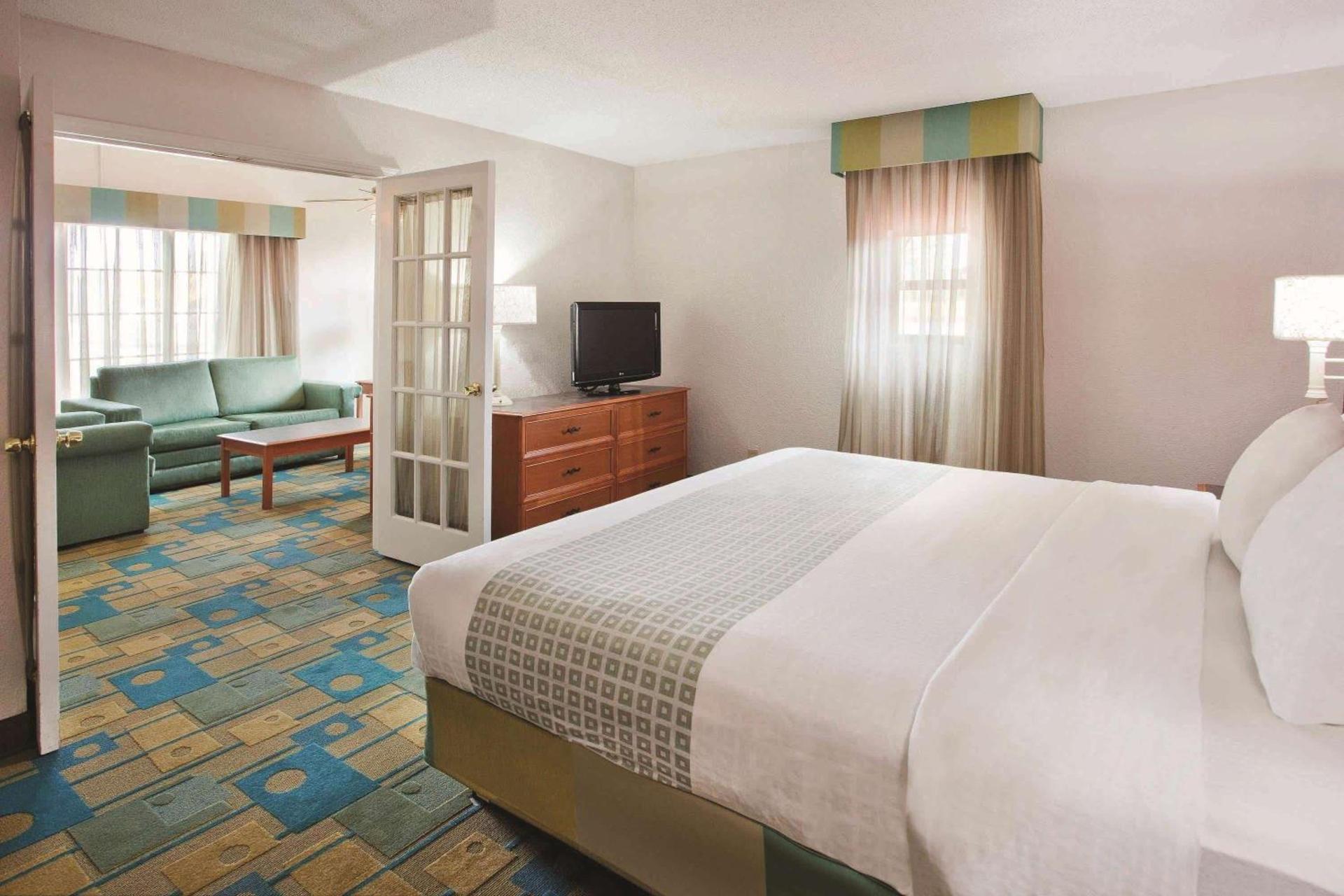 La Quinta Inn by Wyndham Savannah Midtown photo 14