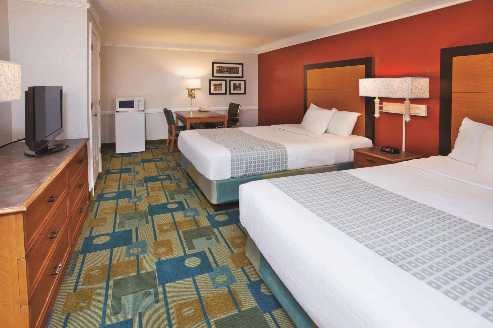 La Quinta Inn by Wyndham Savannah Midtown photo 12