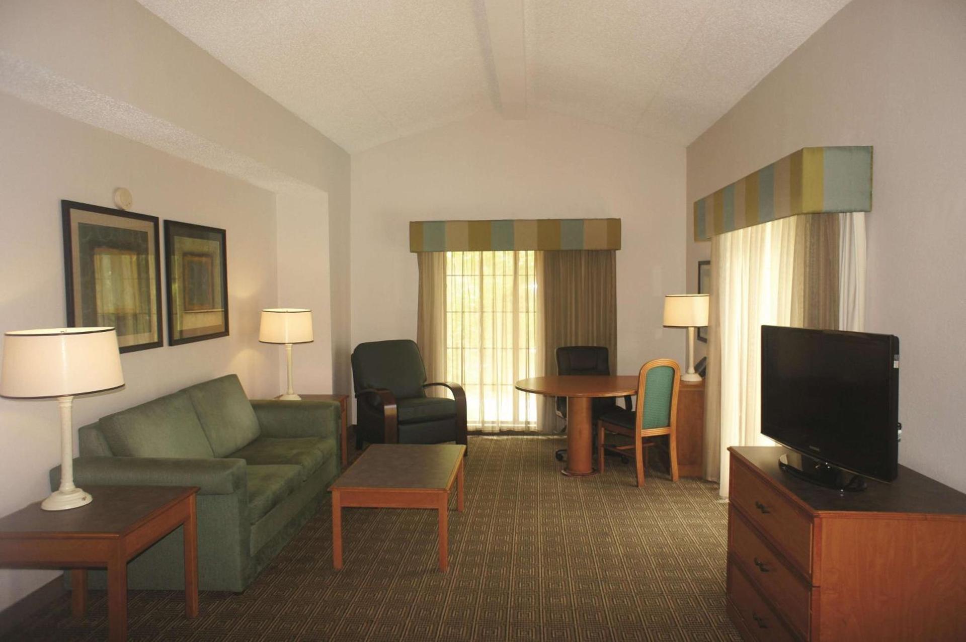La Quinta Inn by Wyndham Tallahassee North photo 58