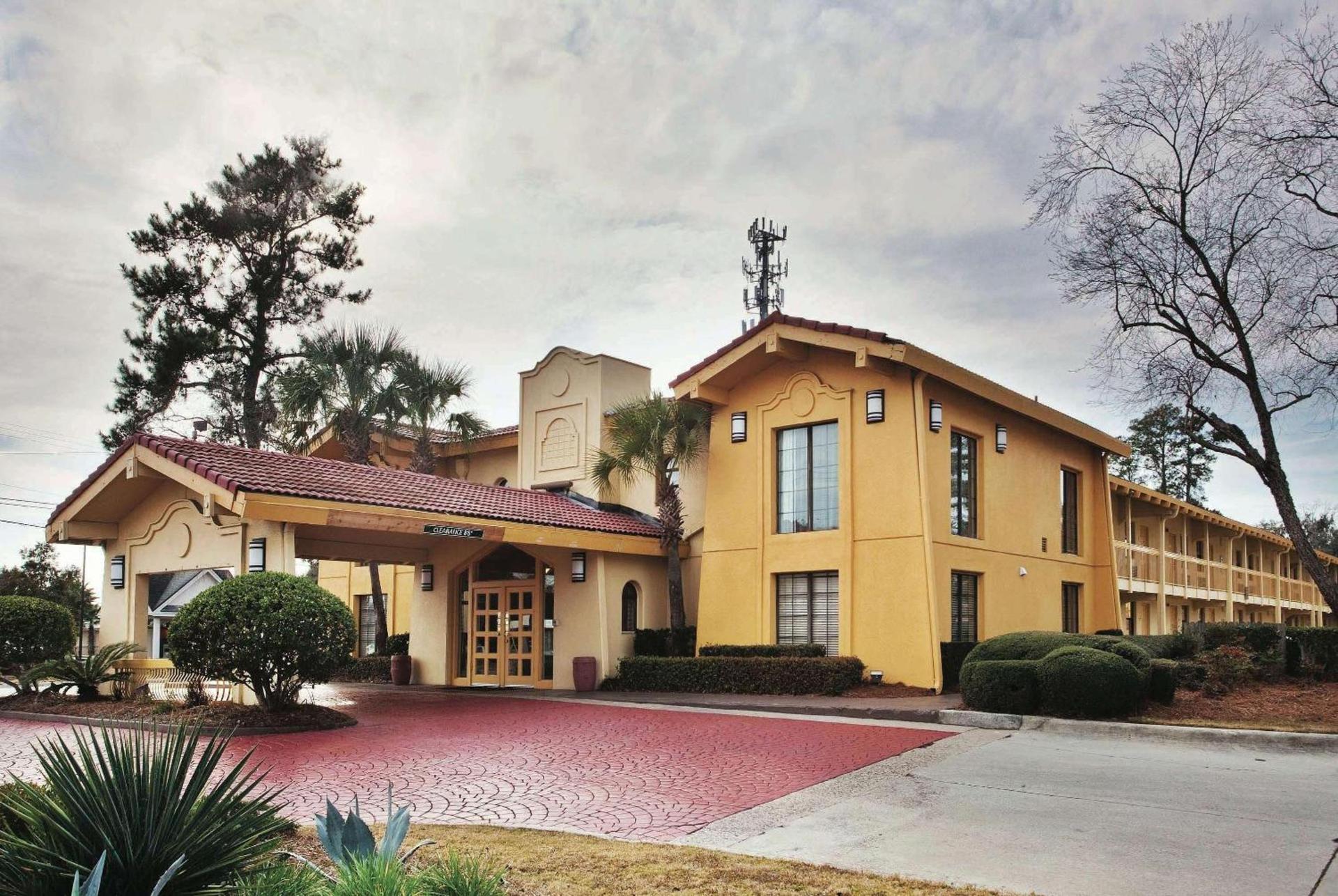 La Quinta Inn by Wyndham Savannah Midtown photo 1