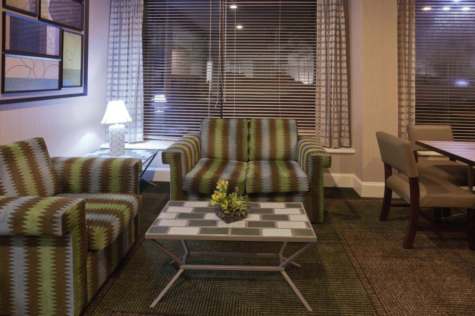 La Quinta by Wyndham Houston Stafford Sugarland photo 11