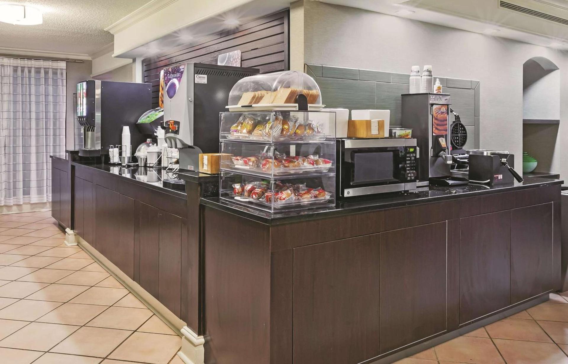 Travelodge by Wyndham Houston Cy-Fair photo 35