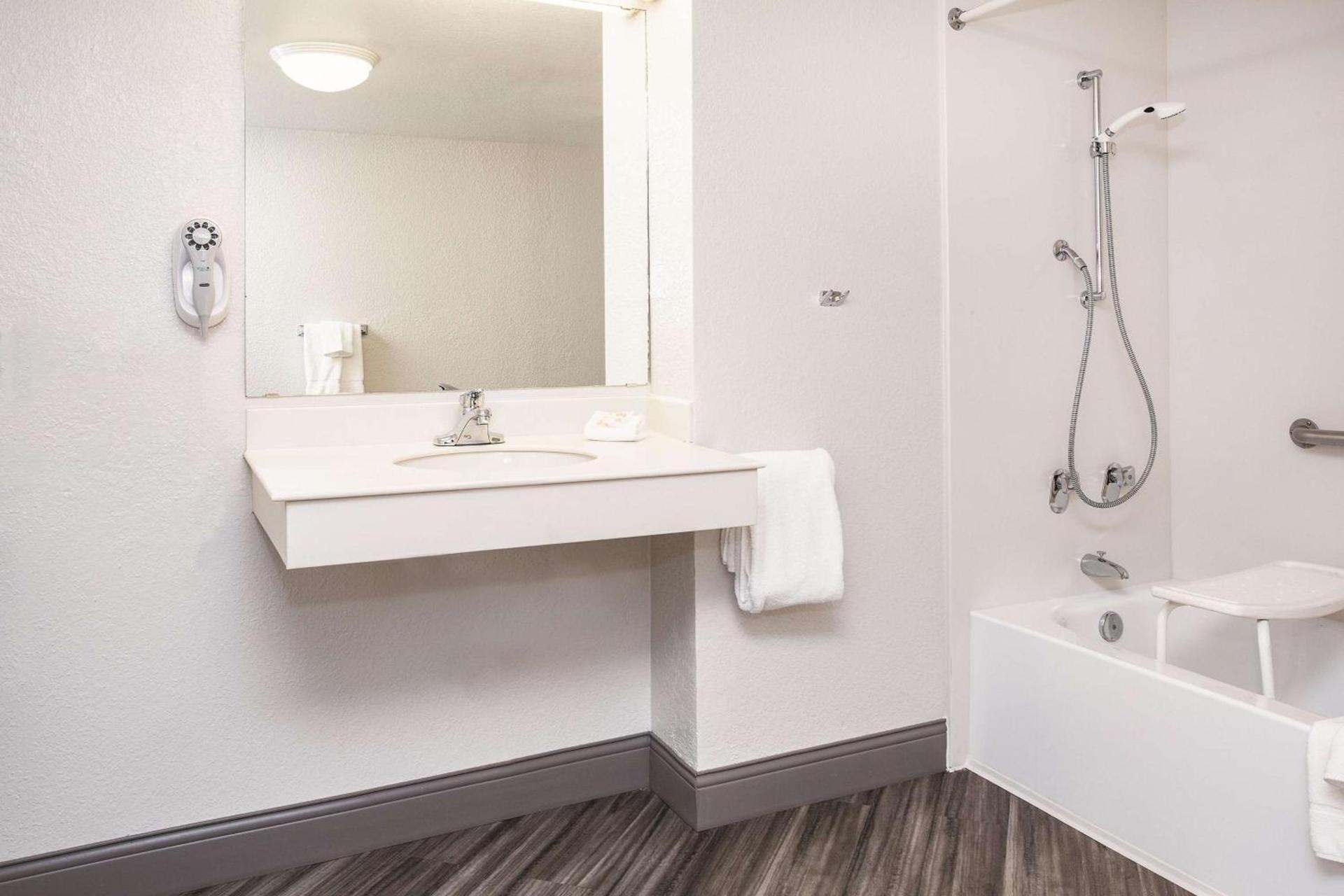 La Quinta Inn by Wyndham Denver Westminster photo 19