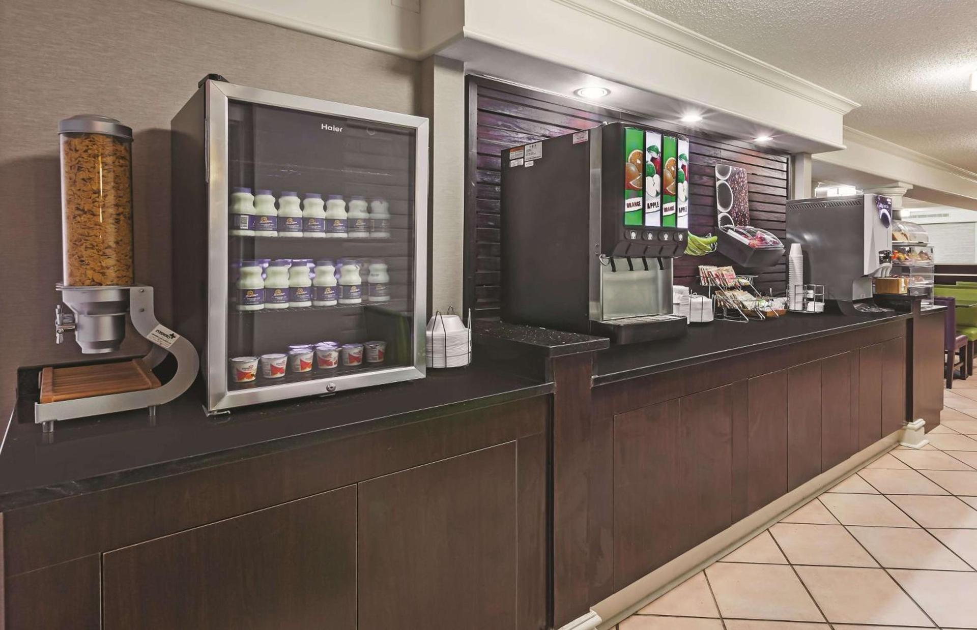 Travelodge by Wyndham Houston Cy-Fair photo 34
