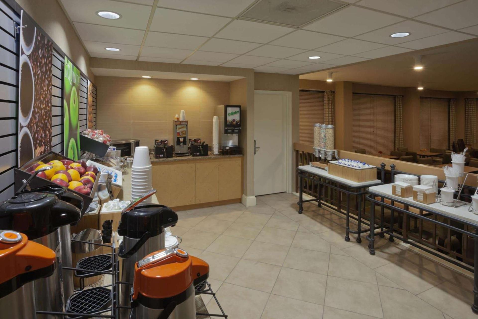 La Quinta by Wyndham Houston Stafford Sugarland photo 20