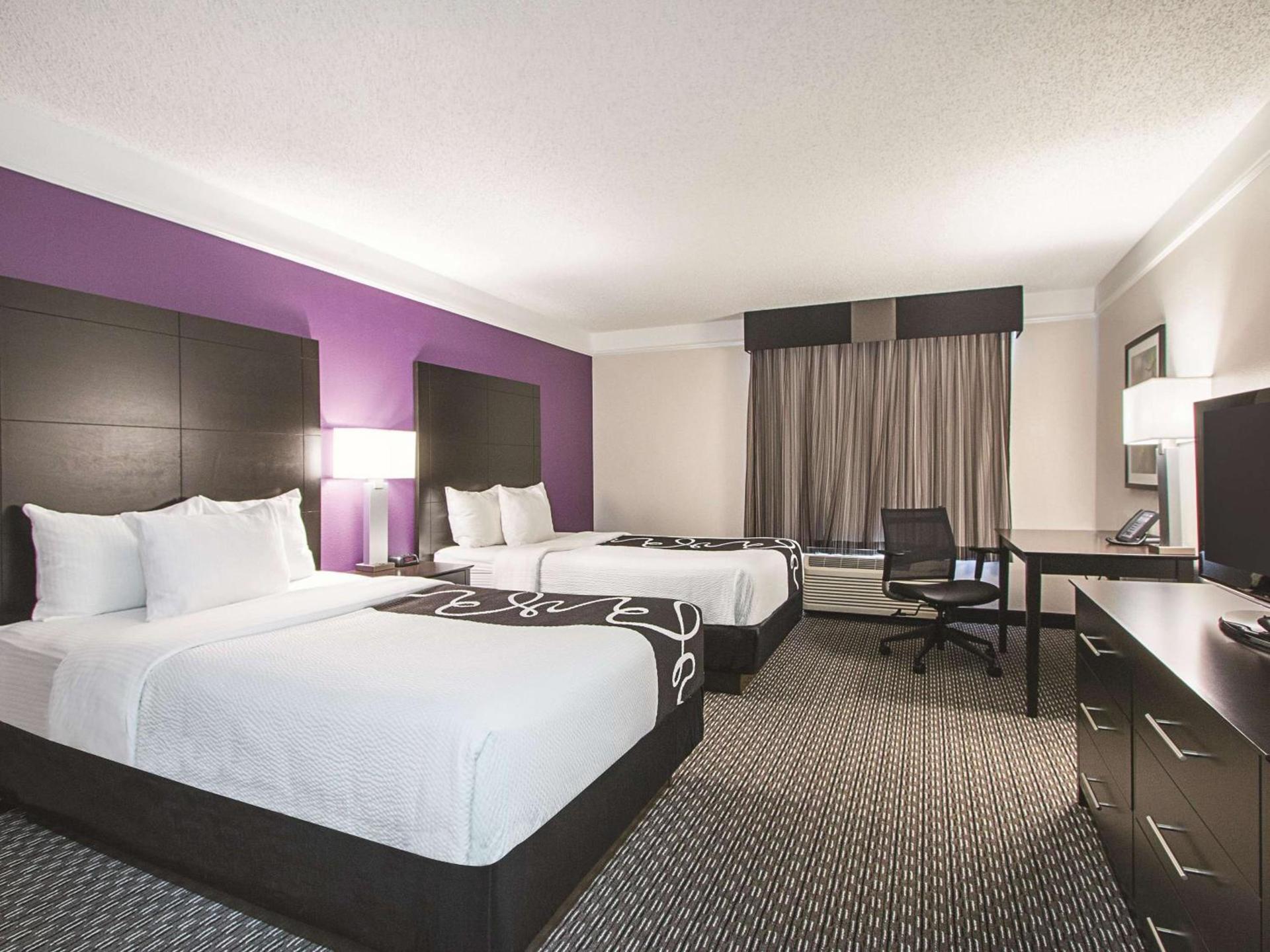 La Quinta Inn by Wyndham Fresno Yosemite photo 17