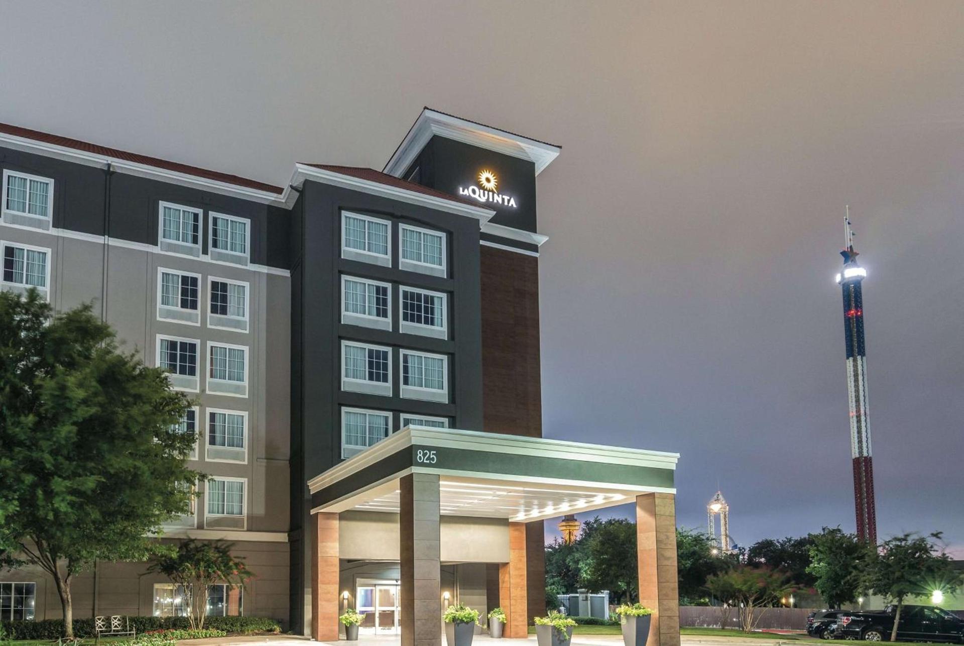 La Quinta by Wyndham Arlington North 6 Flags Dr photo 3