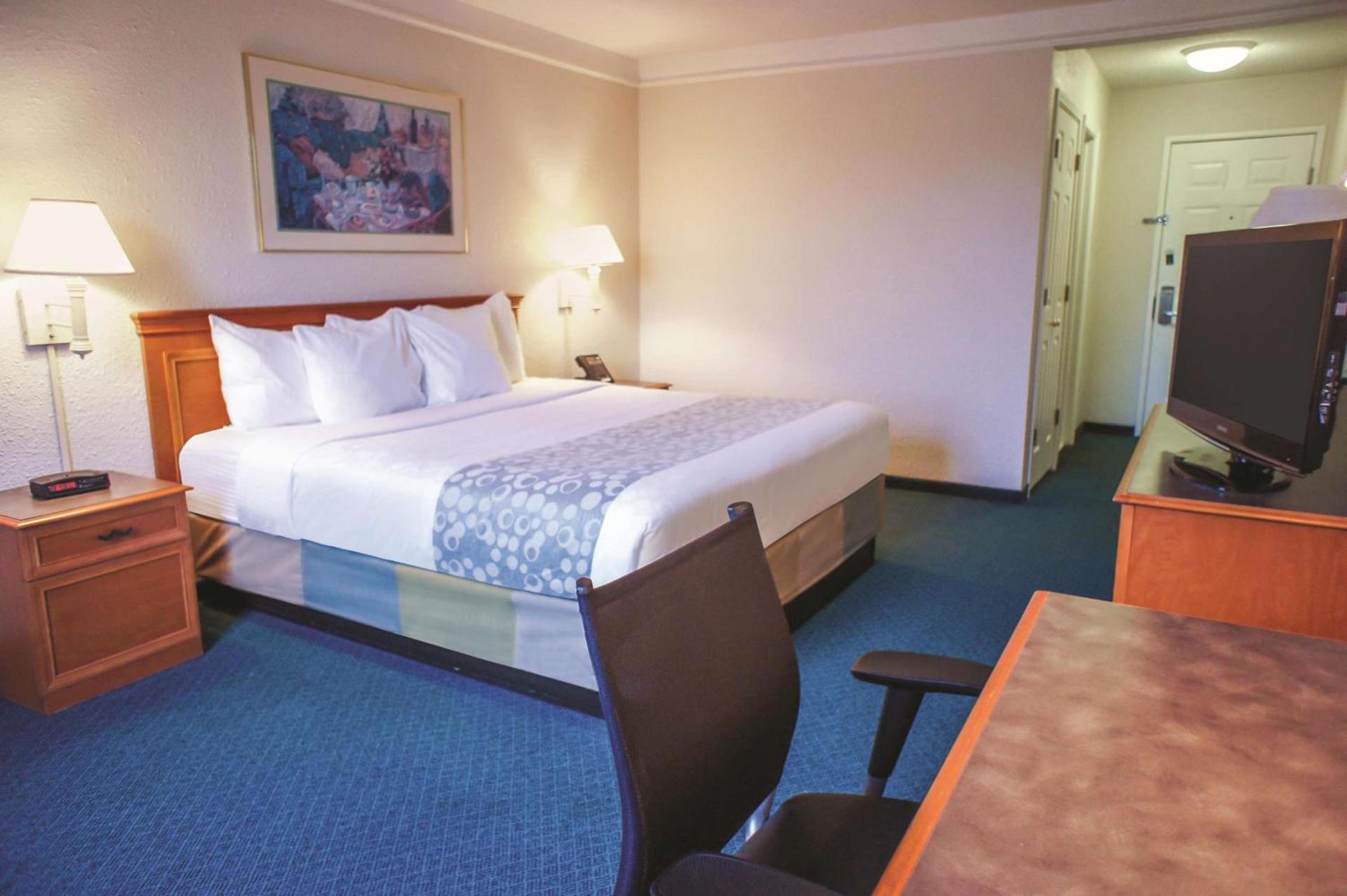 La Quinta Inn by Wyndham Moline Airport photo 13