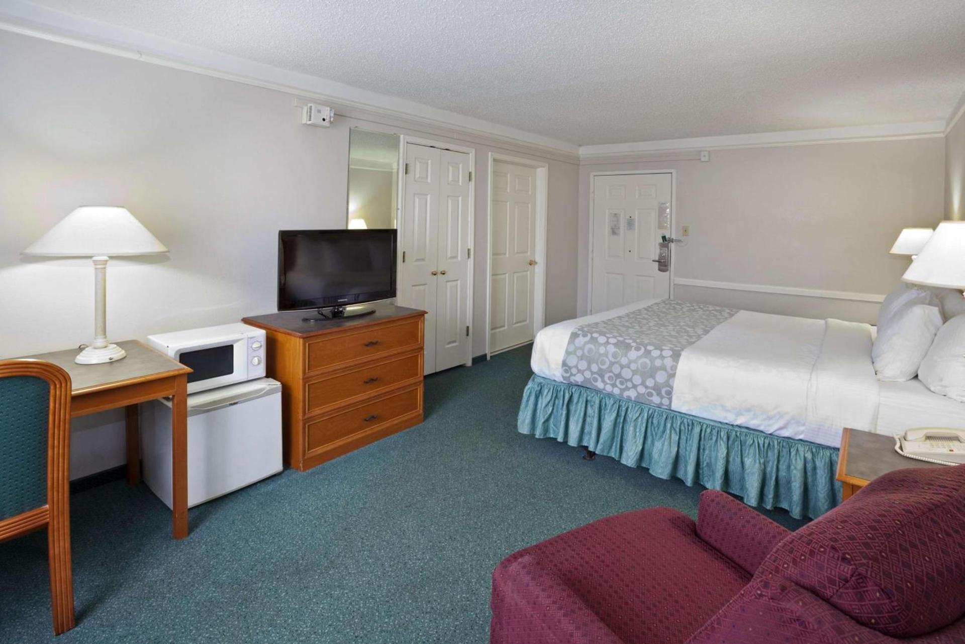 La Quinta Inn by Wyndham Omaha West photo 3