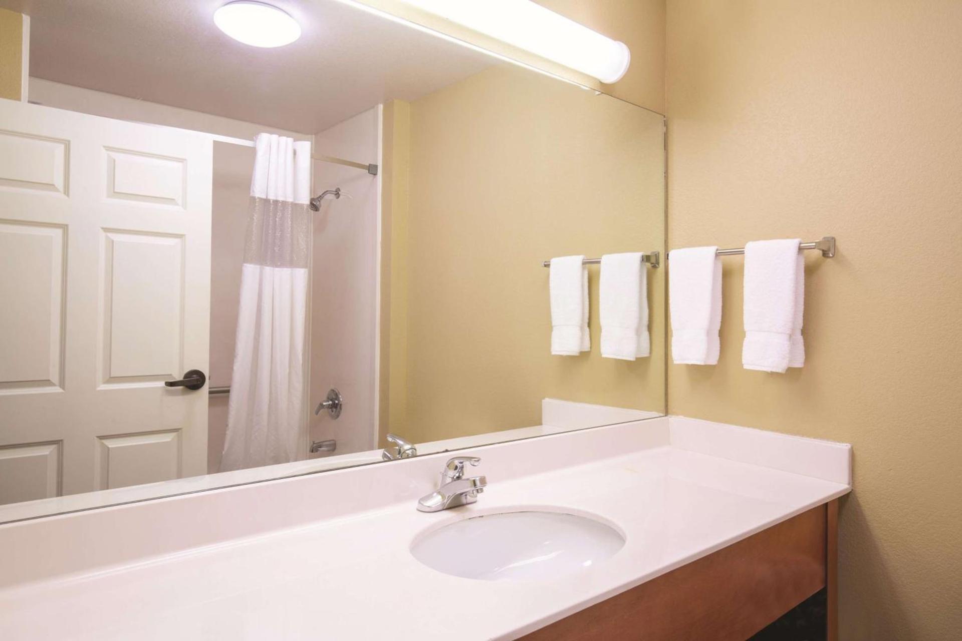 La Quinta by Wyndham Bentonville photo 28