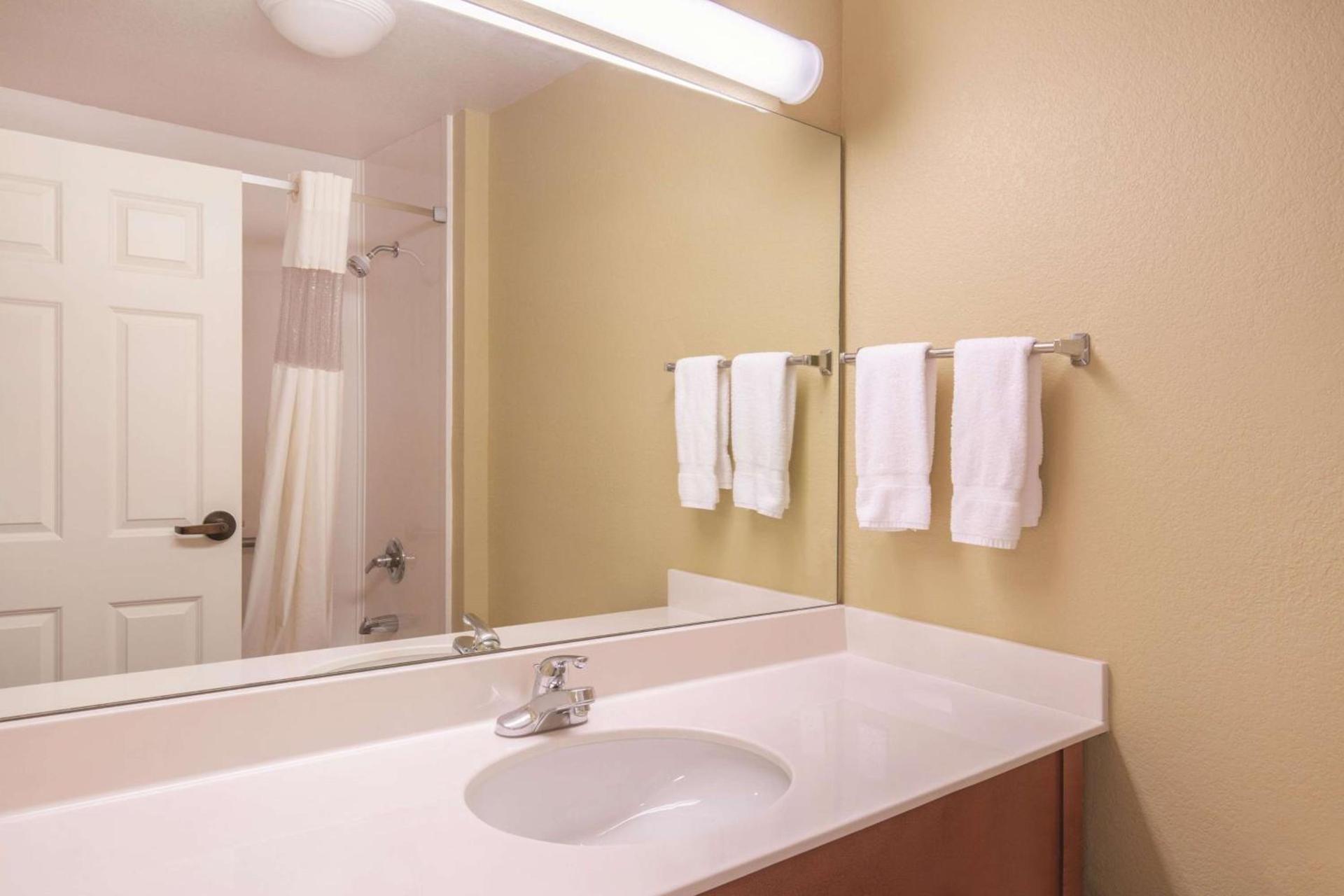 La Quinta by Wyndham Bentonville photo 40