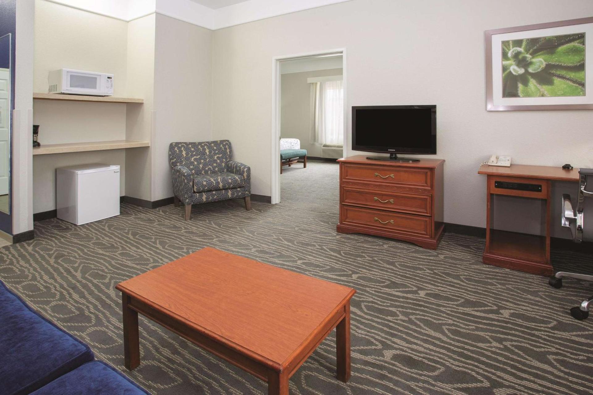 La Quinta by Wyndham Gallup photo 22