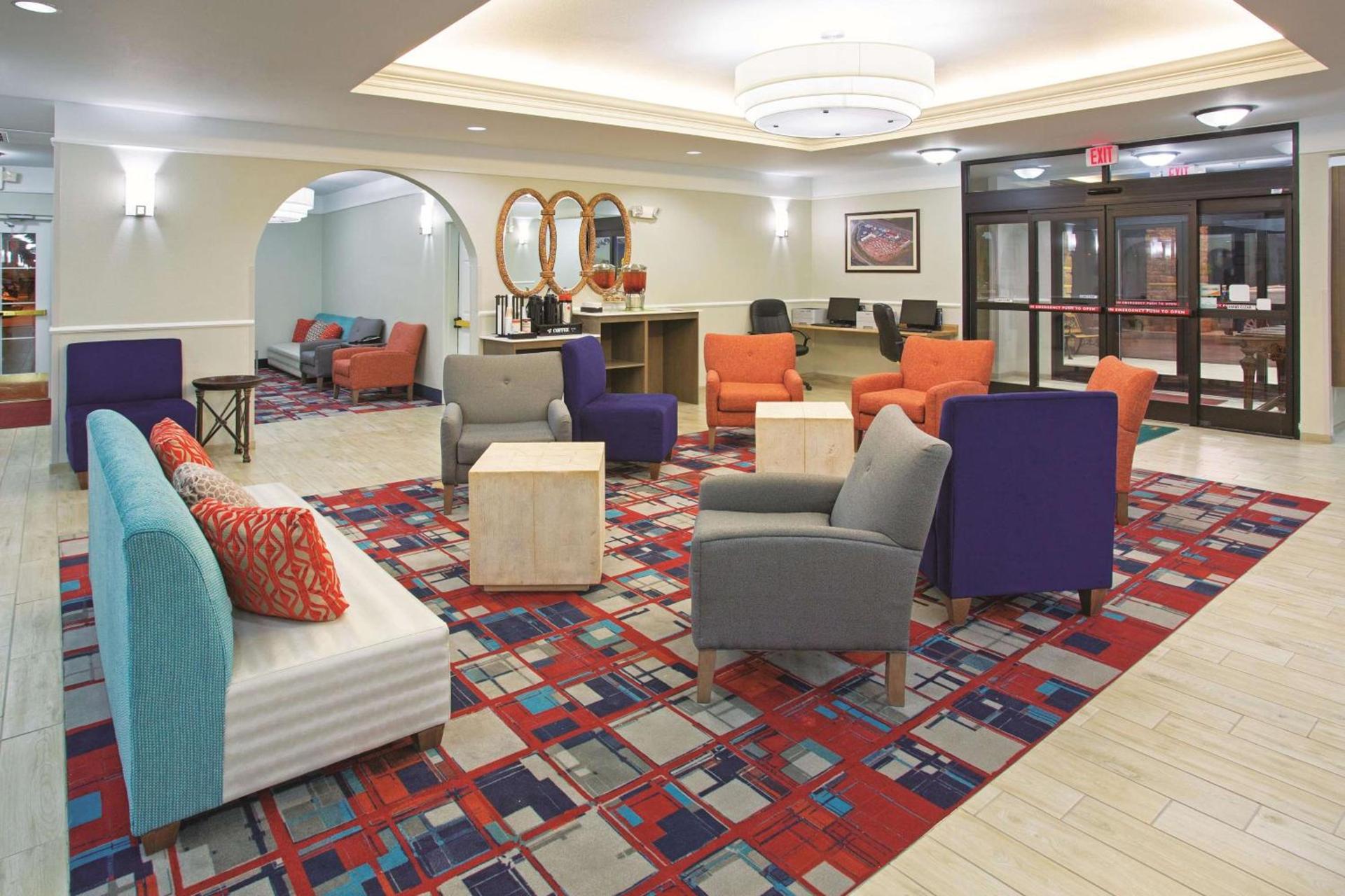La Quinta by Wyndham Gallup photo 3
