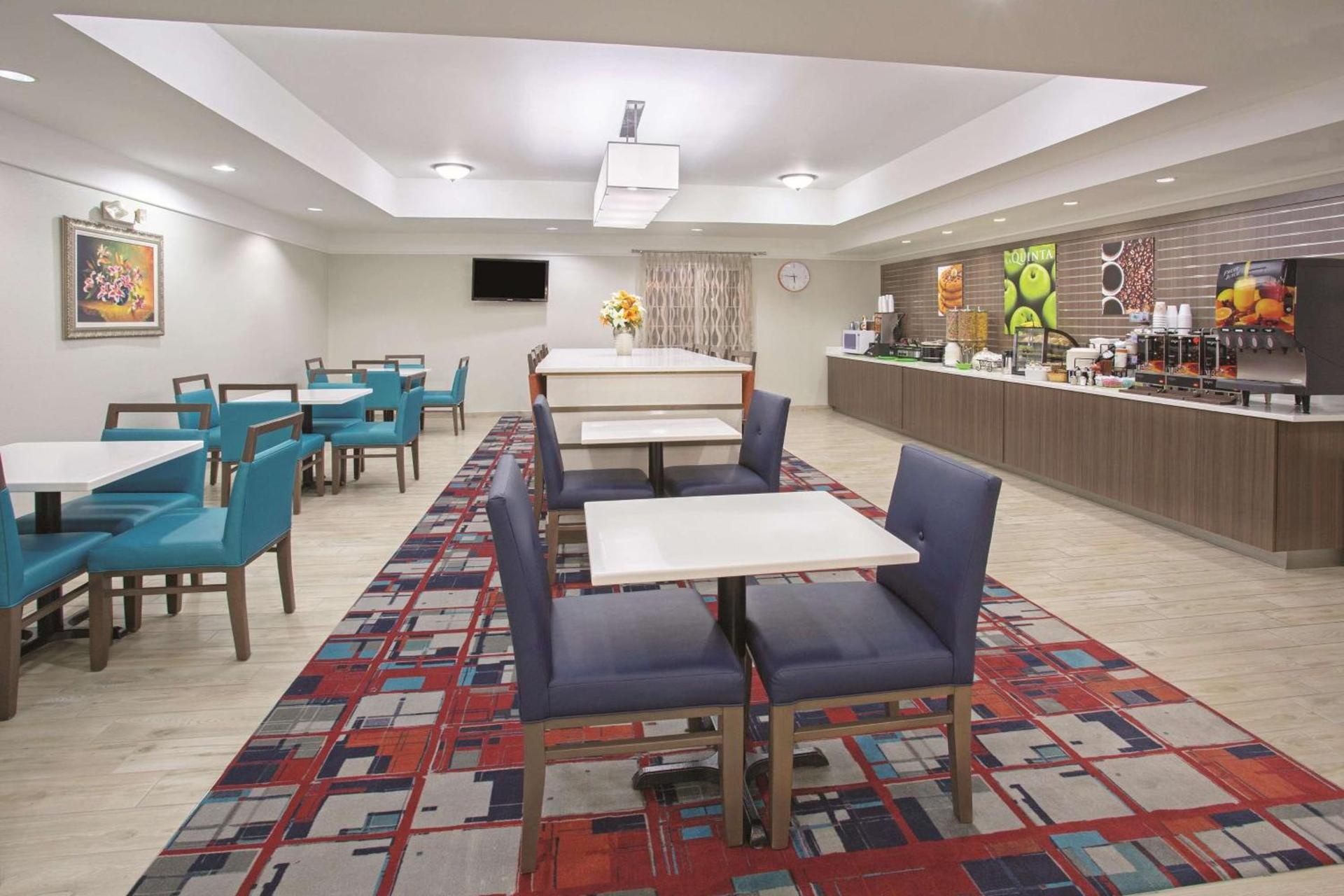 La Quinta by Wyndham Gallup photo 32