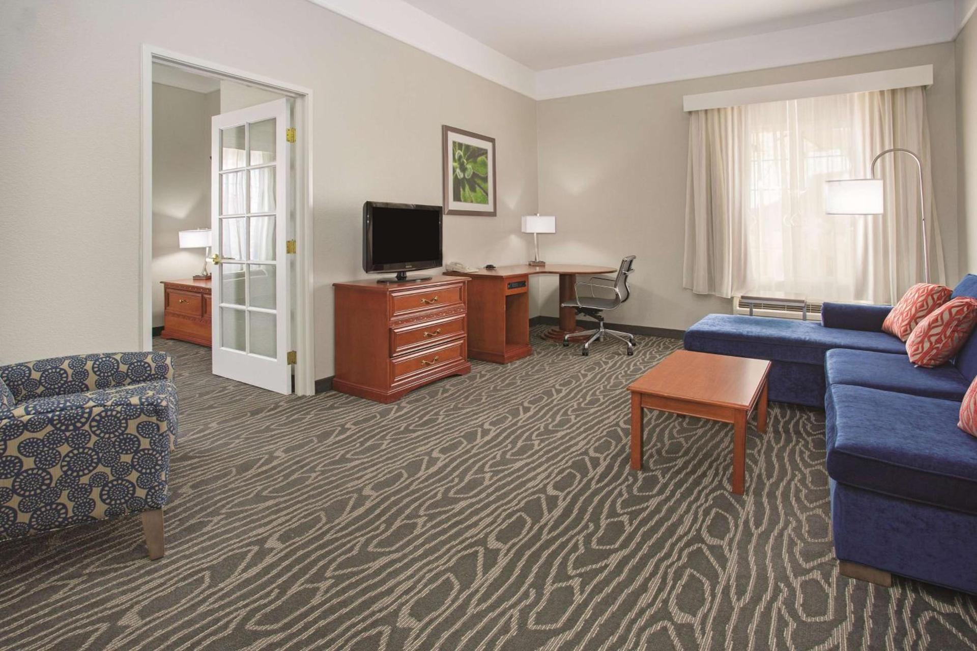 La Quinta by Wyndham Gallup photo 20