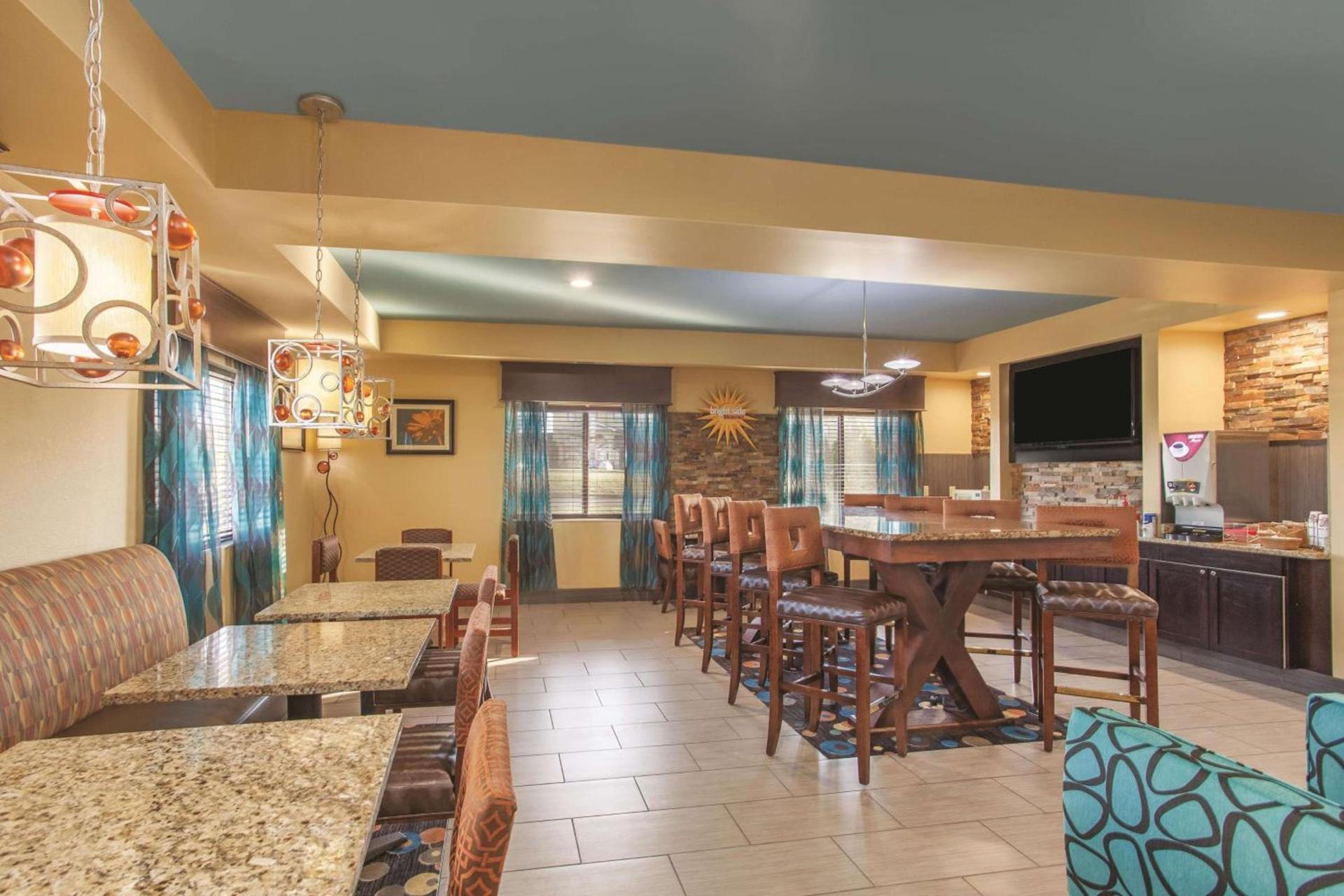 La Quinta by Wyndham Elizabethtown photo 6