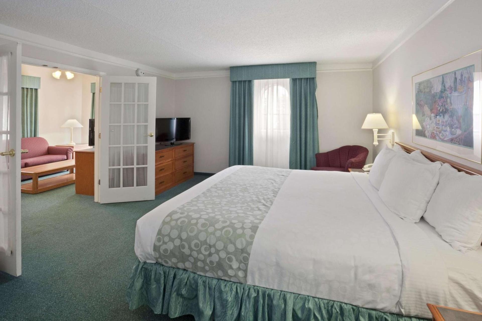La Quinta Inn by Wyndham Omaha West photo 7
