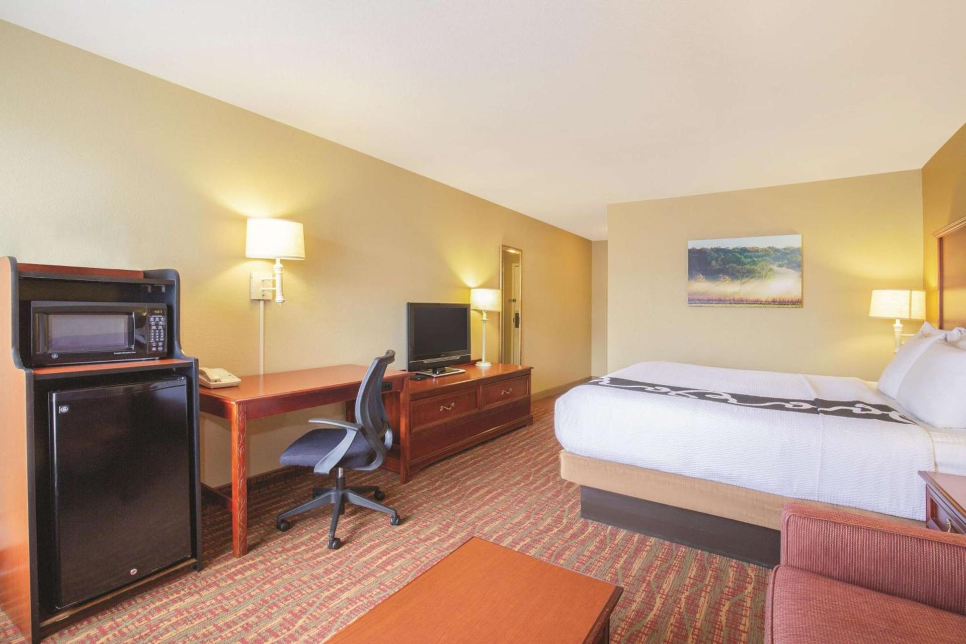 La Quinta by Wyndham Bentonville photo 18