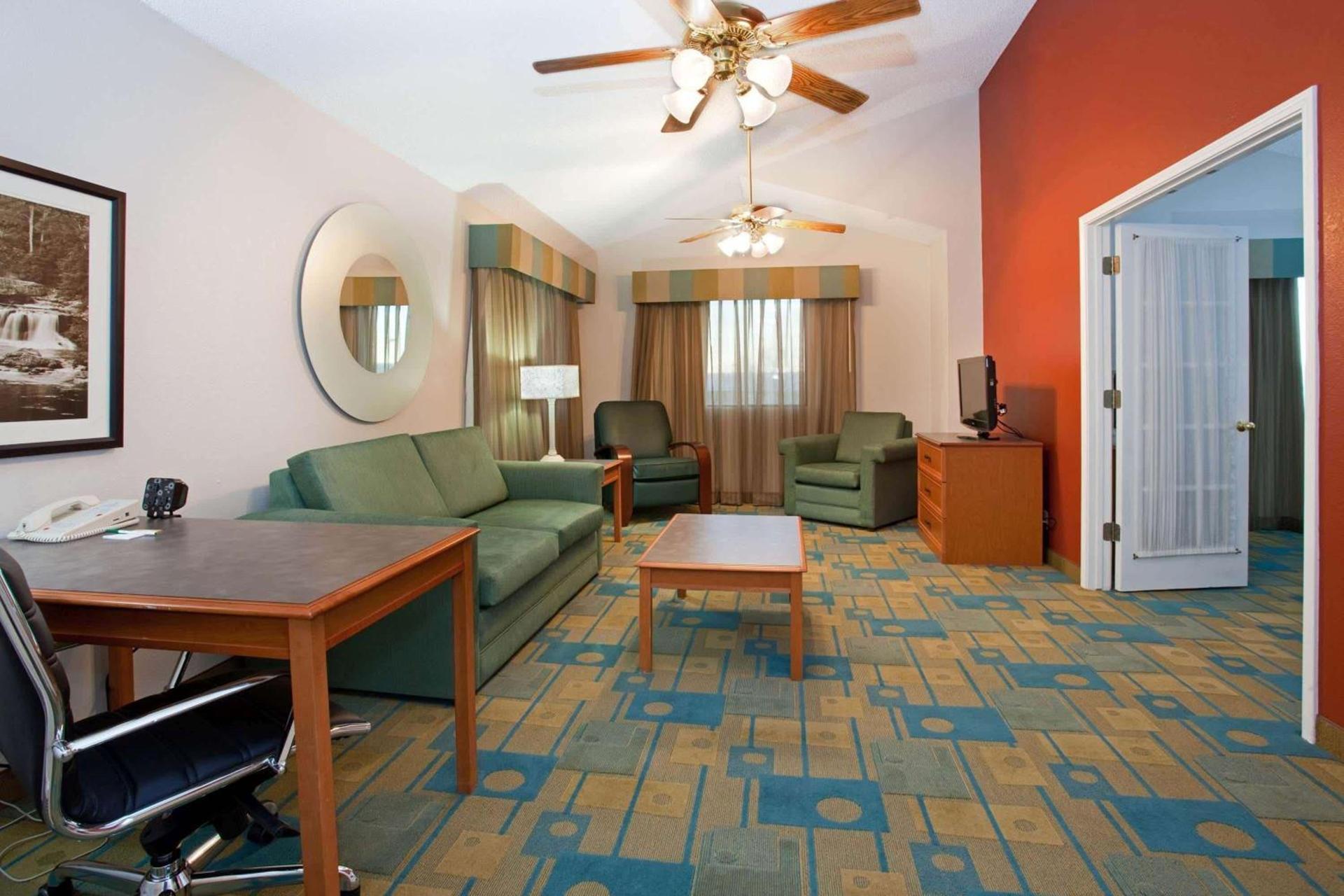 La Quinta Inn by Wyndham Cheyenne photo 11