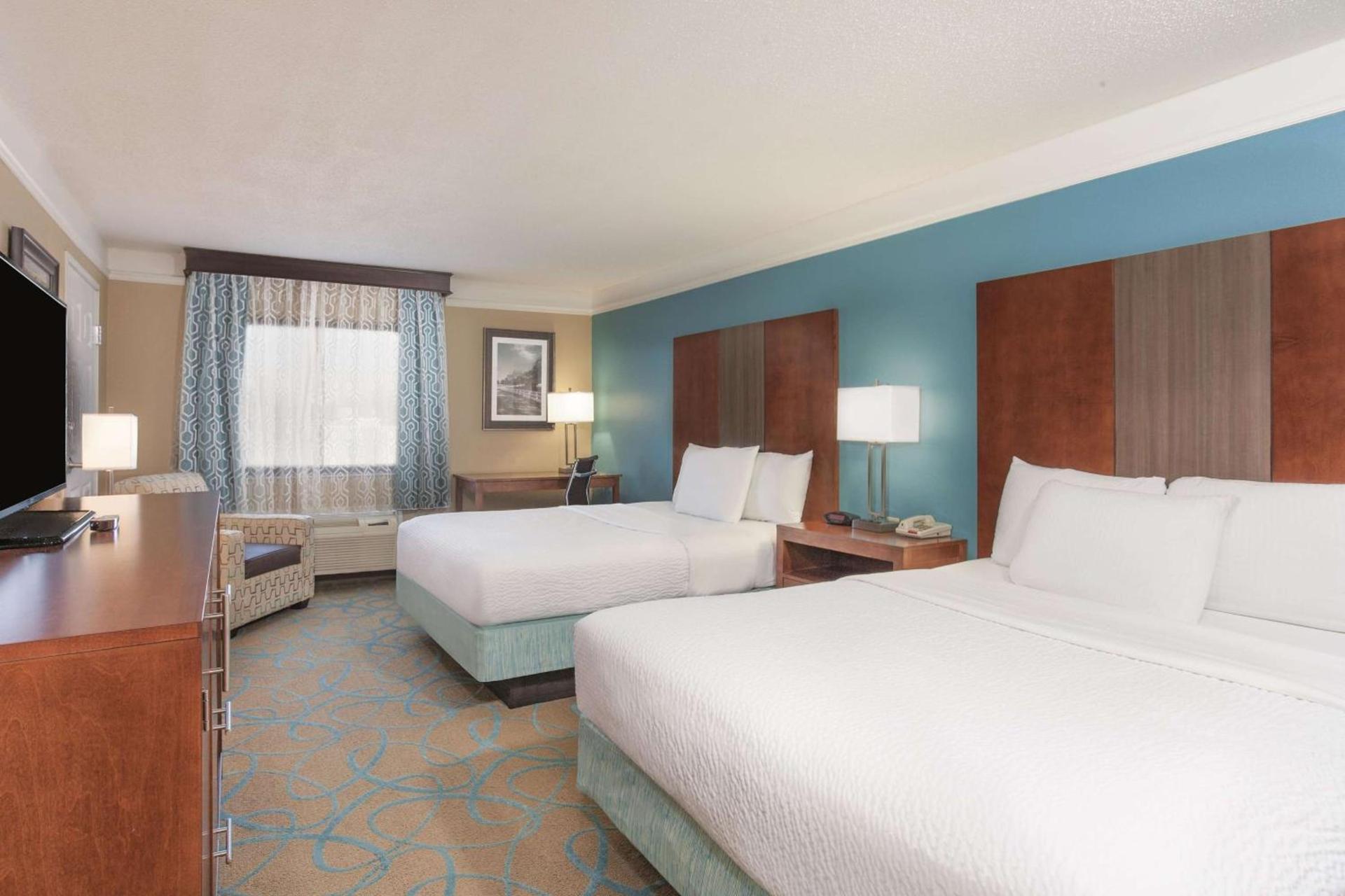 La Quinta by Wyndham Elizabethtown photo 9