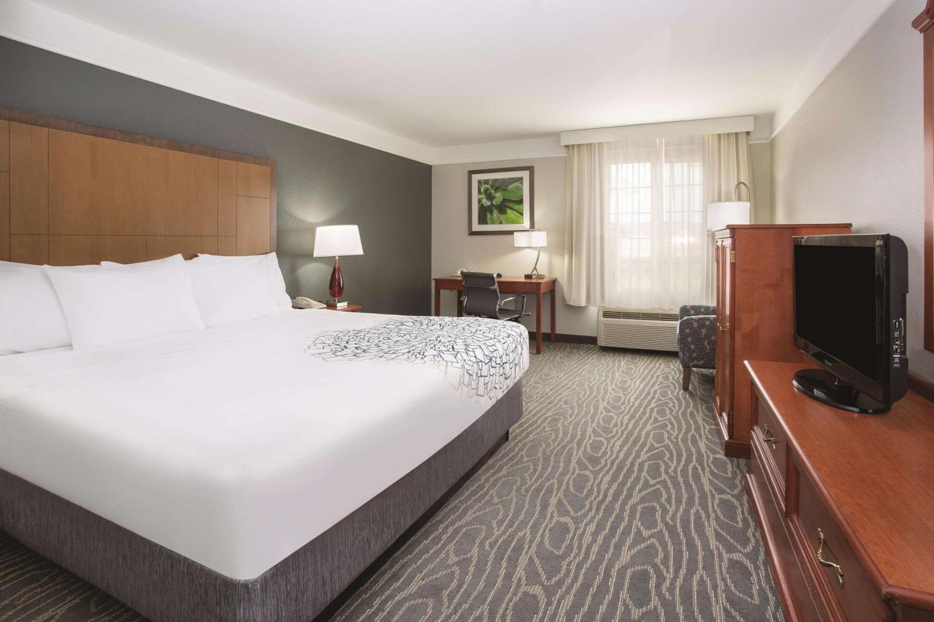 La Quinta by Wyndham Gallup photo 13