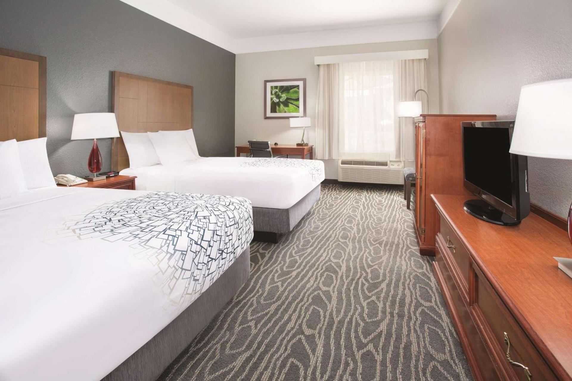 La Quinta by Wyndham Gallup photo 12