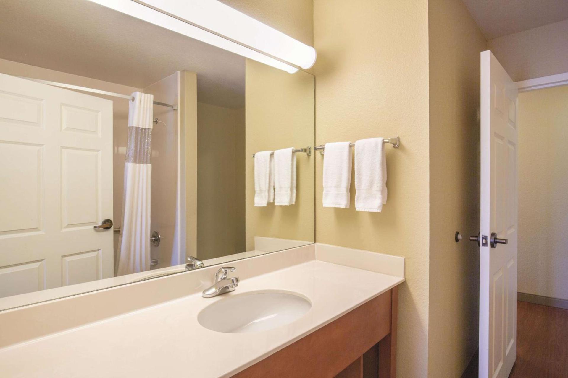La Quinta by Wyndham Bentonville photo 12