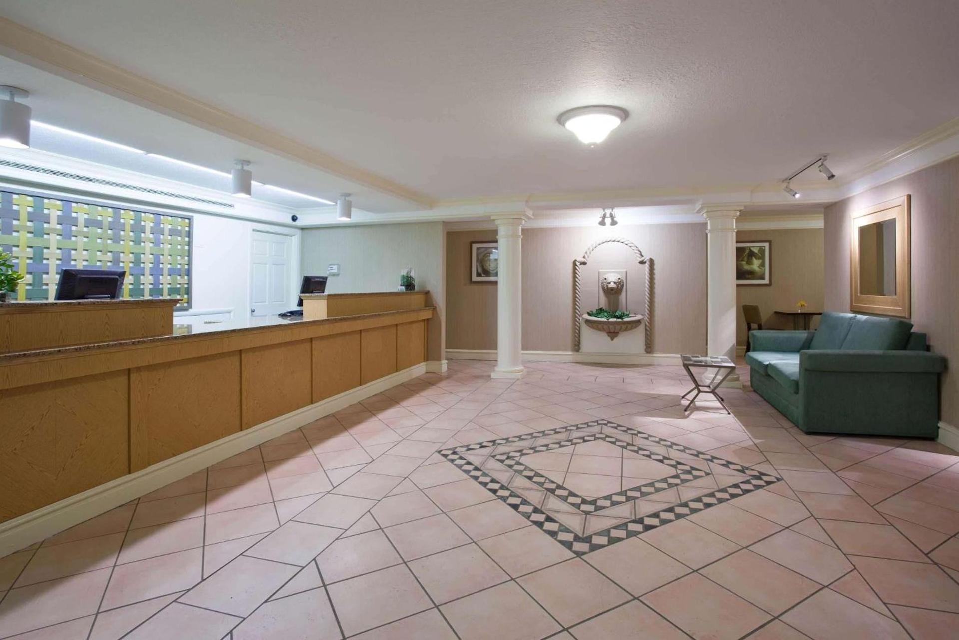 La Quinta Inn by Wyndham Cheyenne photo 10