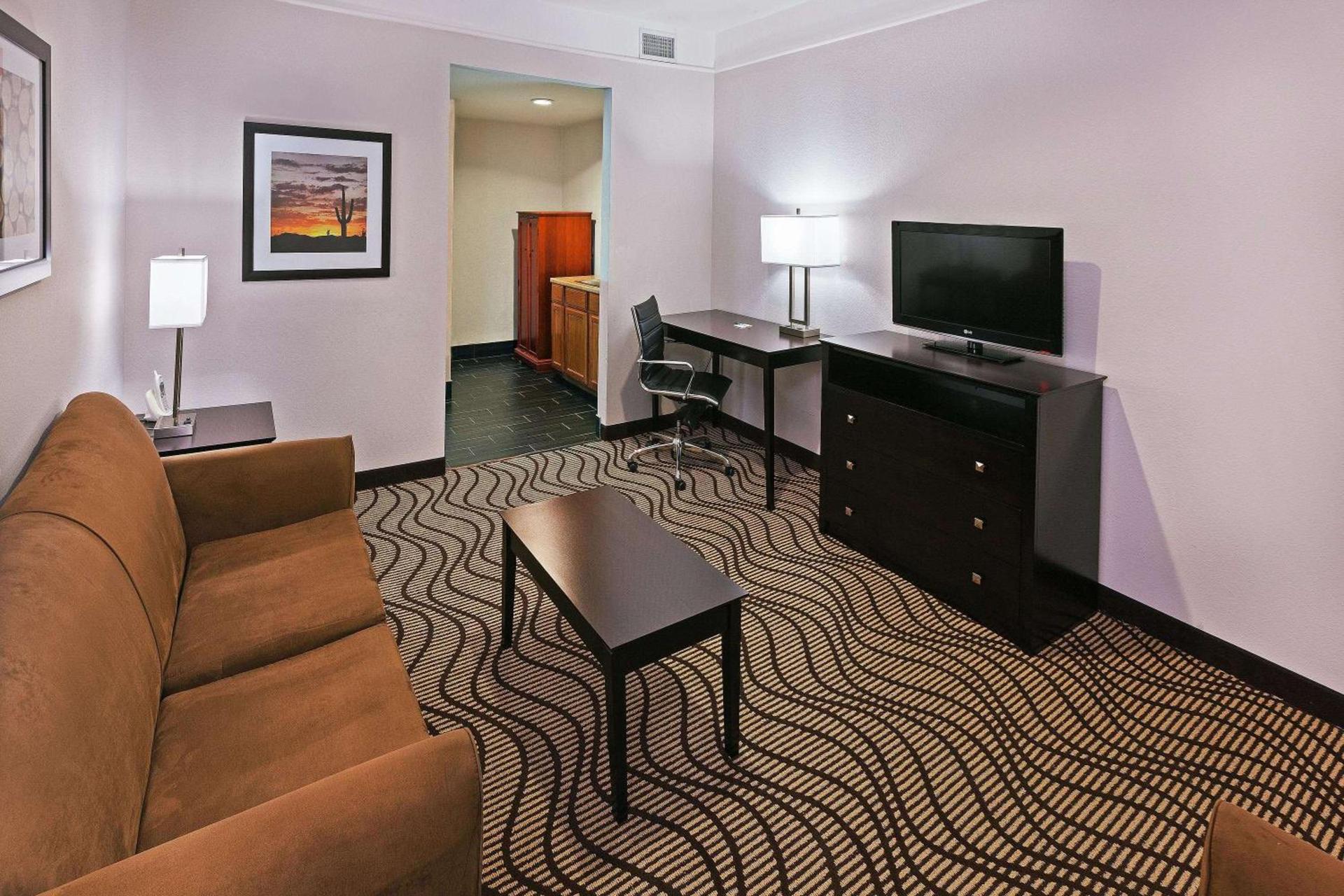 La Quinta by Wyndham Pasadena photo 22
