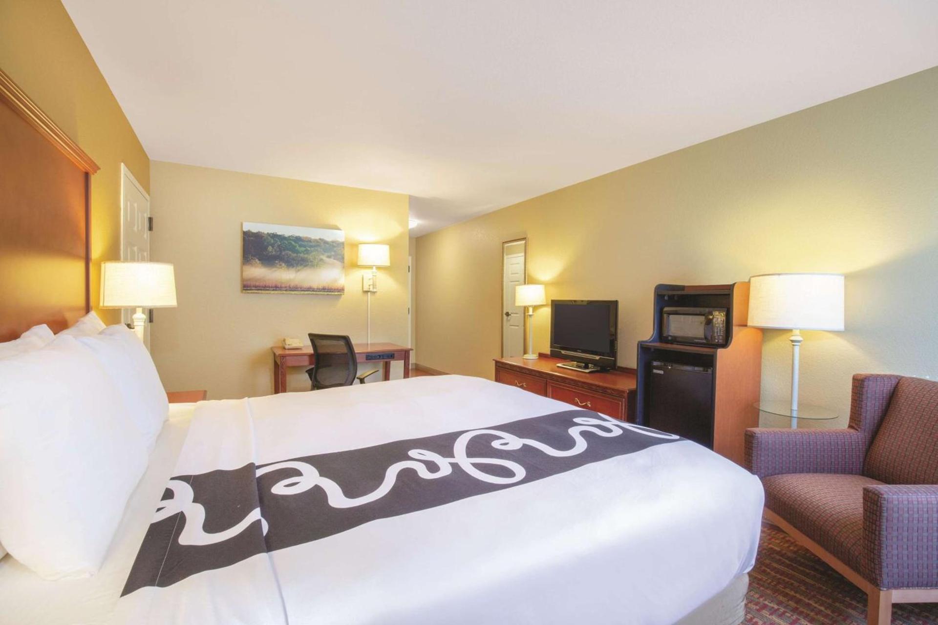 La Quinta by Wyndham Bentonville photo 9