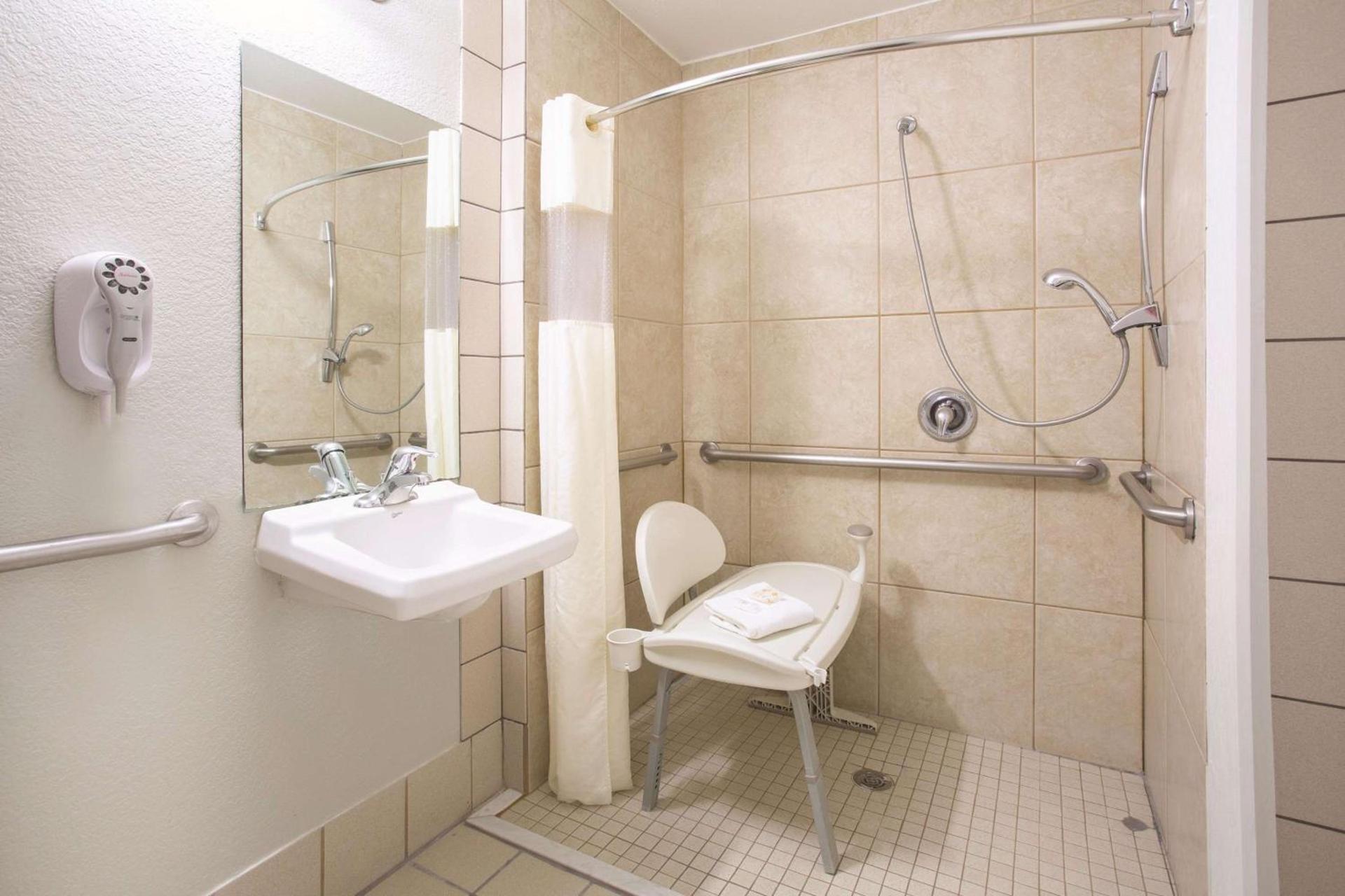 La Quinta by Wyndham Gallup photo 14